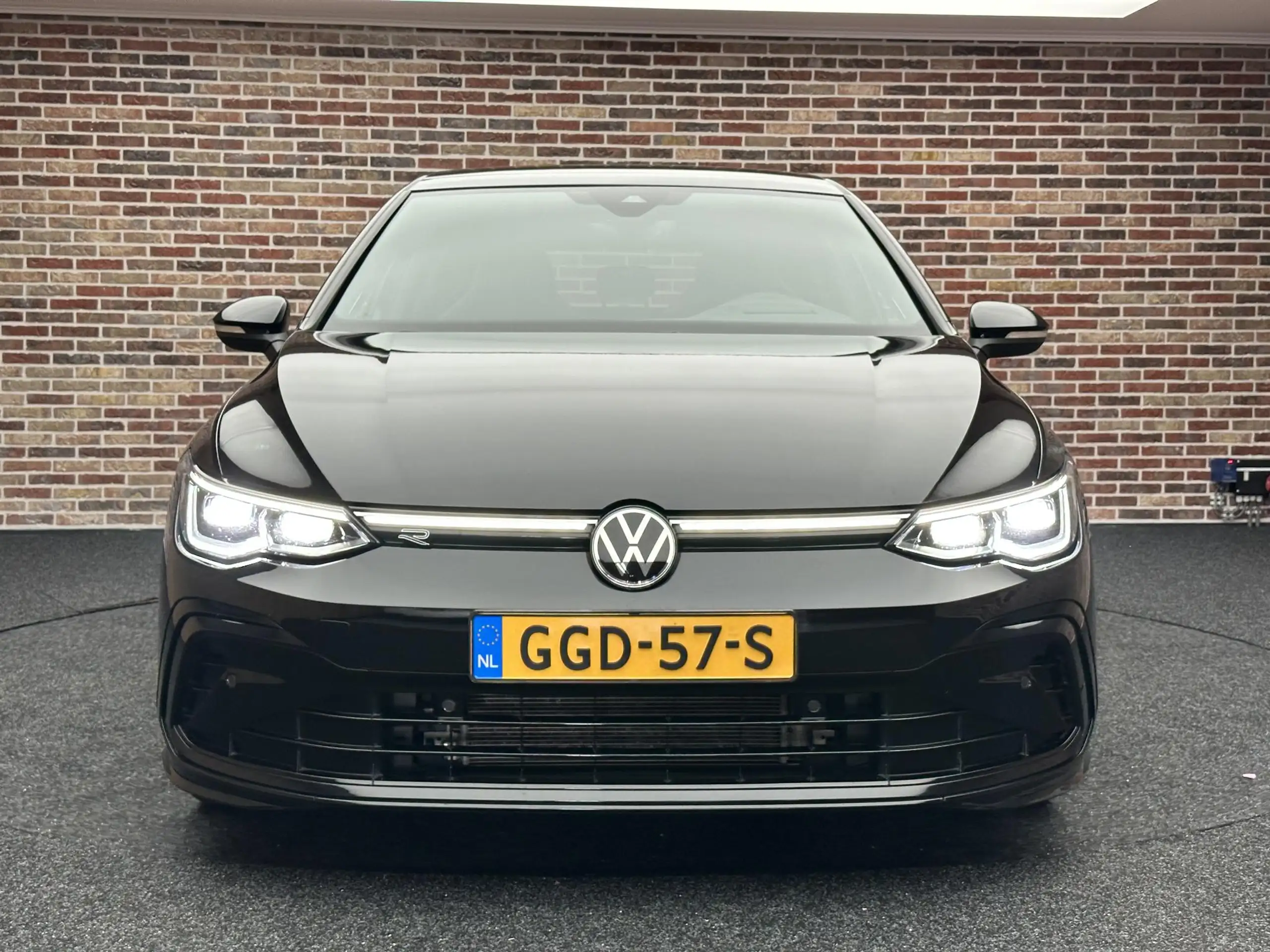 Volkswagen - Golf