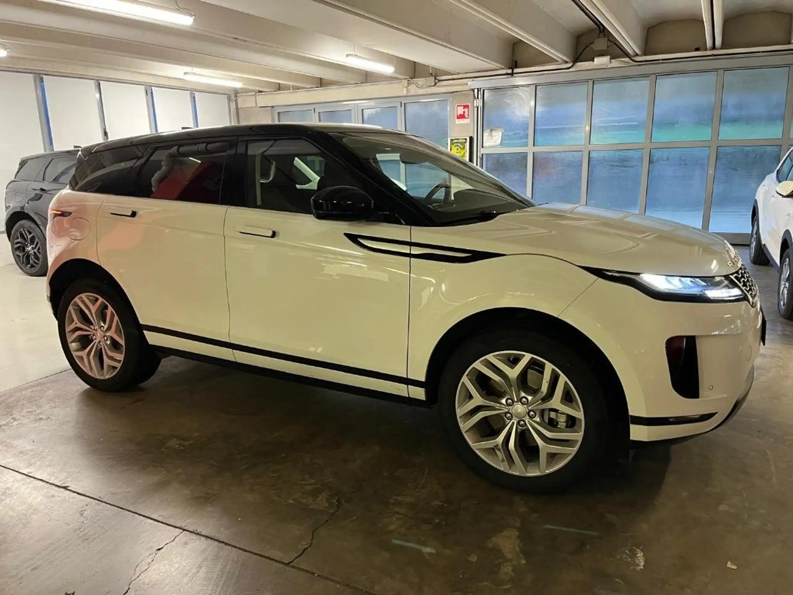 Land Rover - Range Rover Evoque