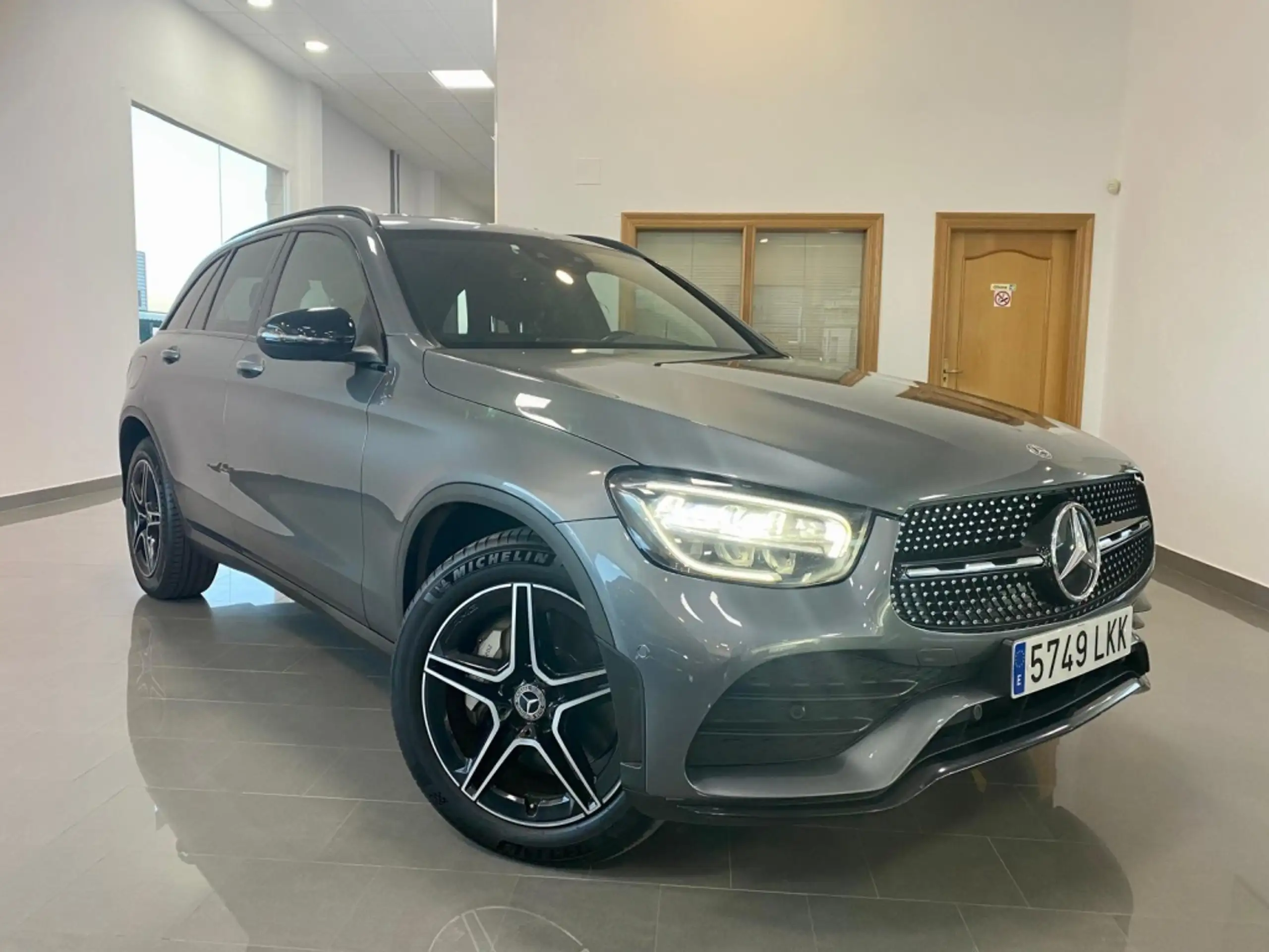 Mercedes-Benz - GLC 200