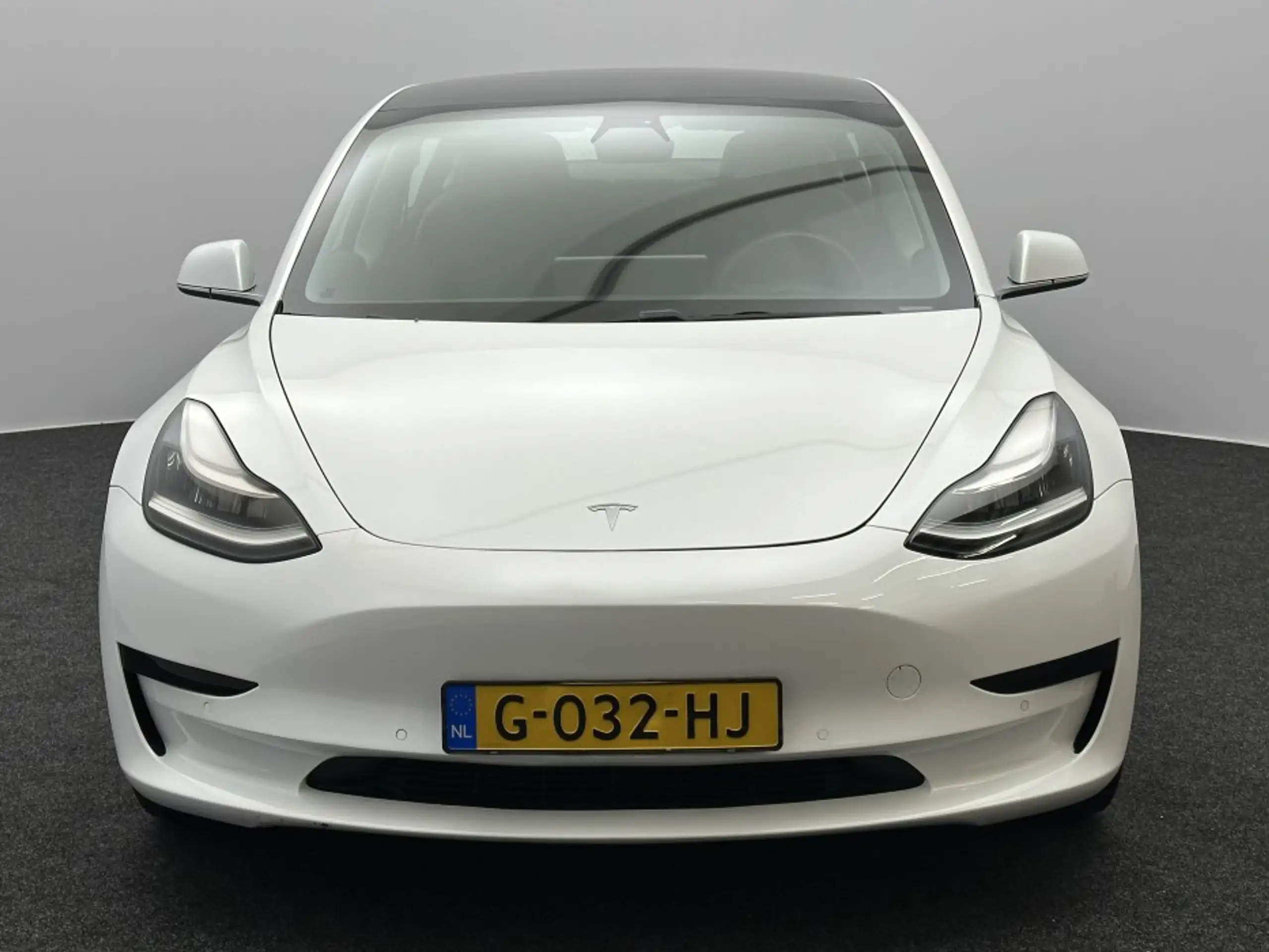 Tesla - Model 3