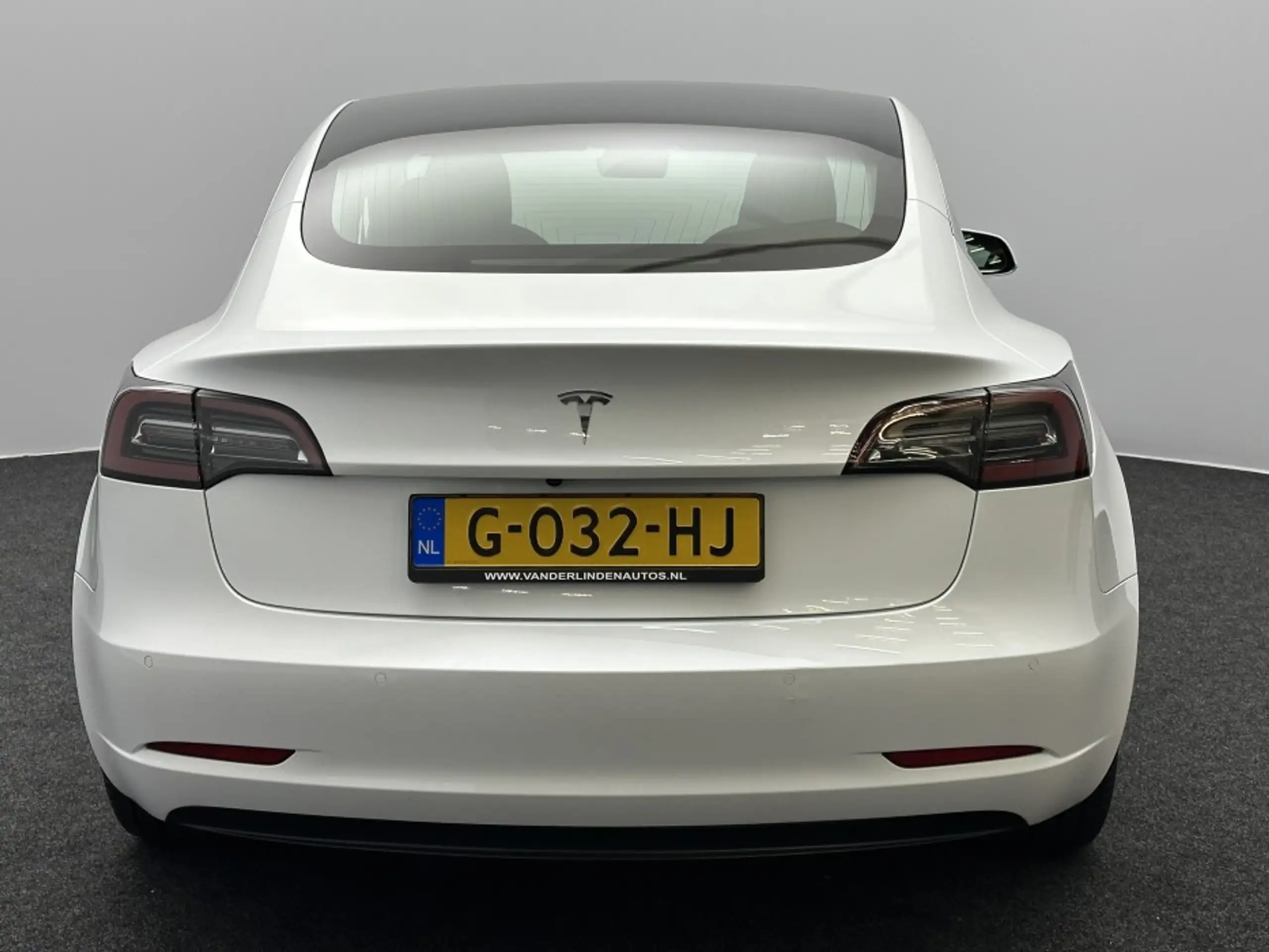 Tesla - Model 3