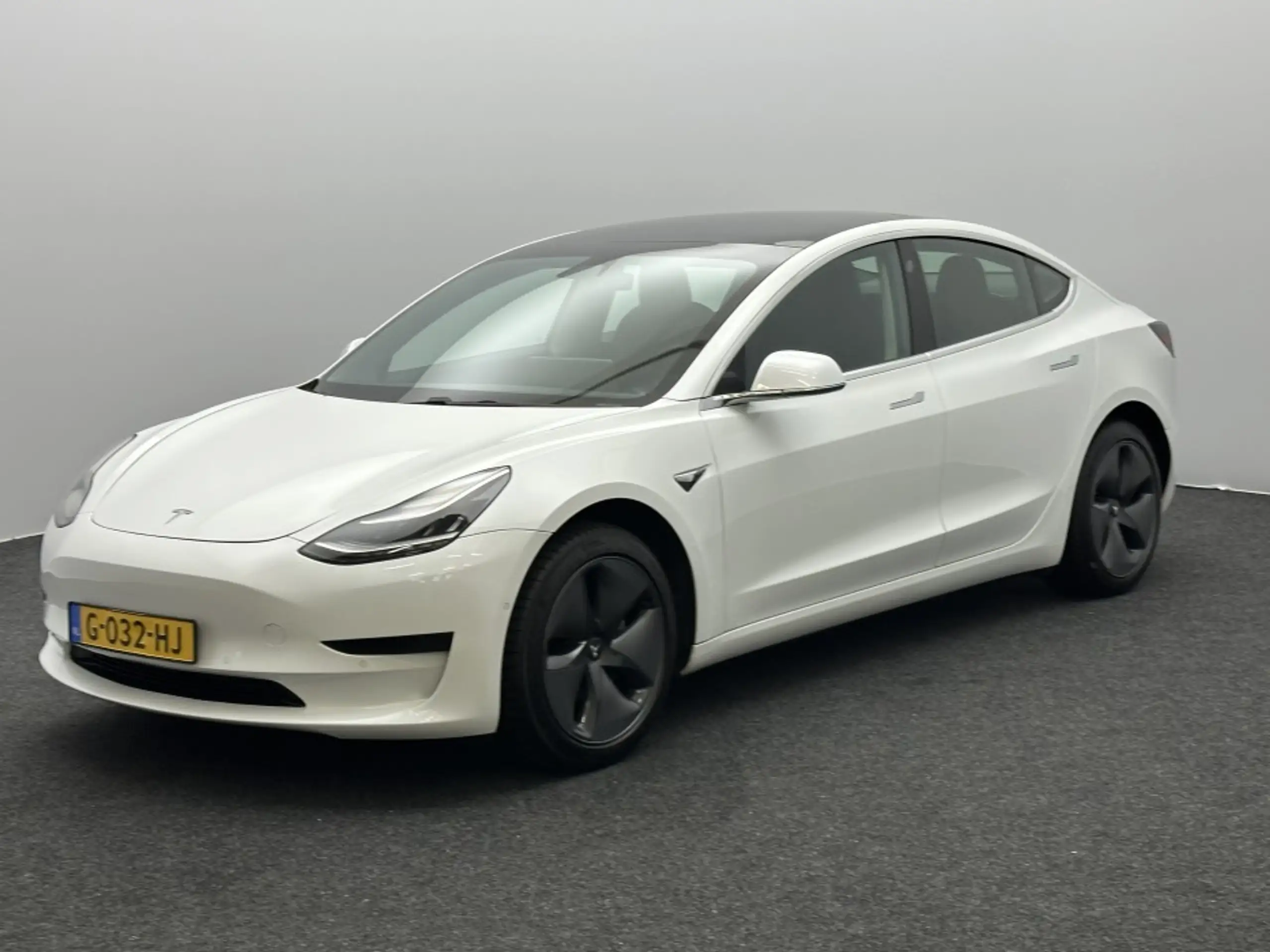 Tesla - Model 3