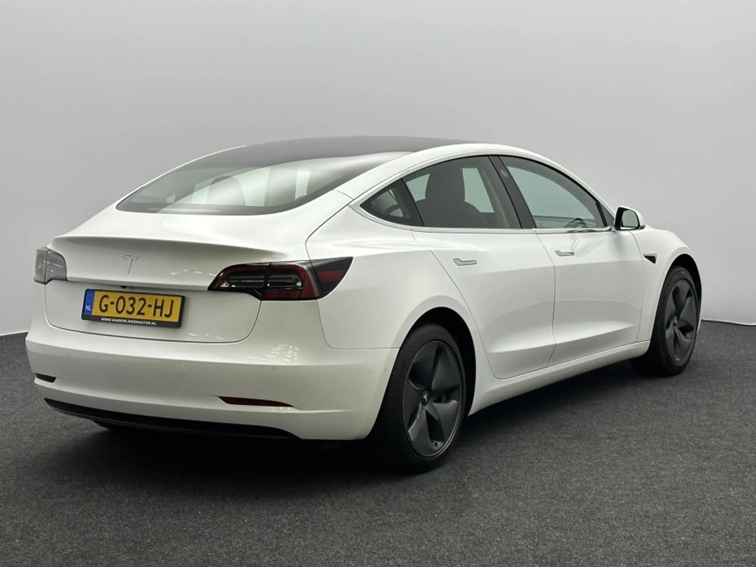 Tesla - Model 3