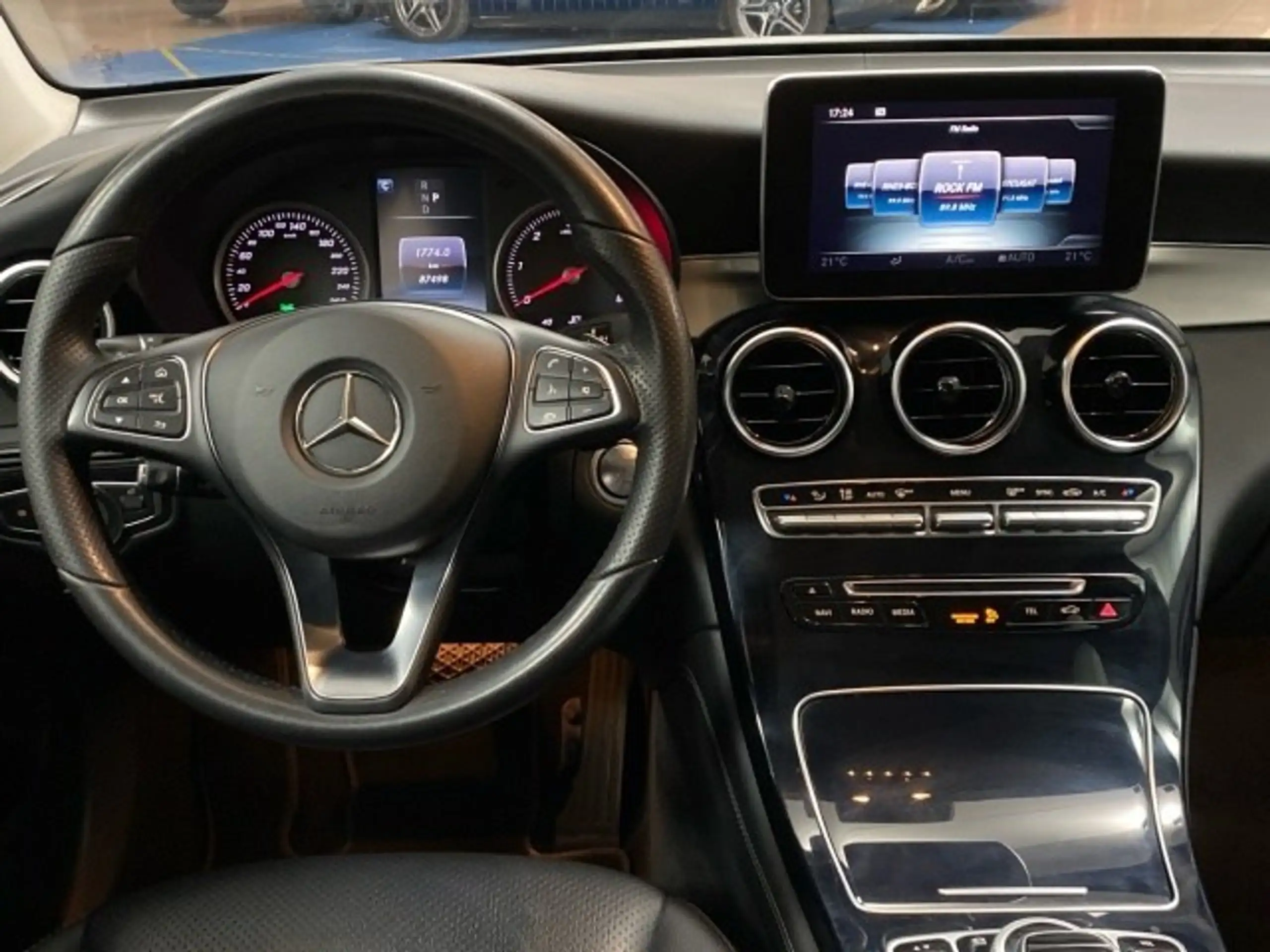 Mercedes-Benz - GLC 220