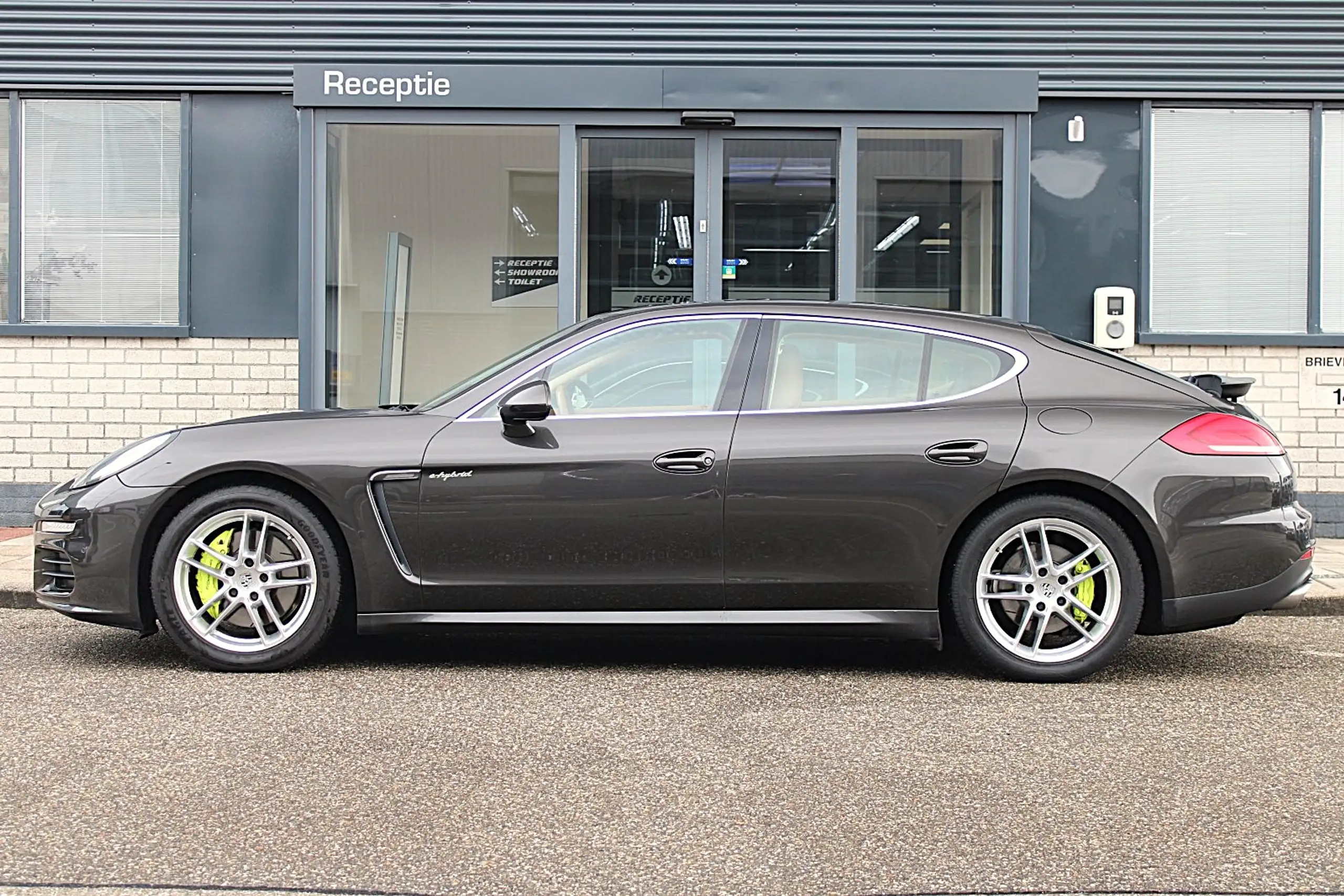 Porsche - Panamera