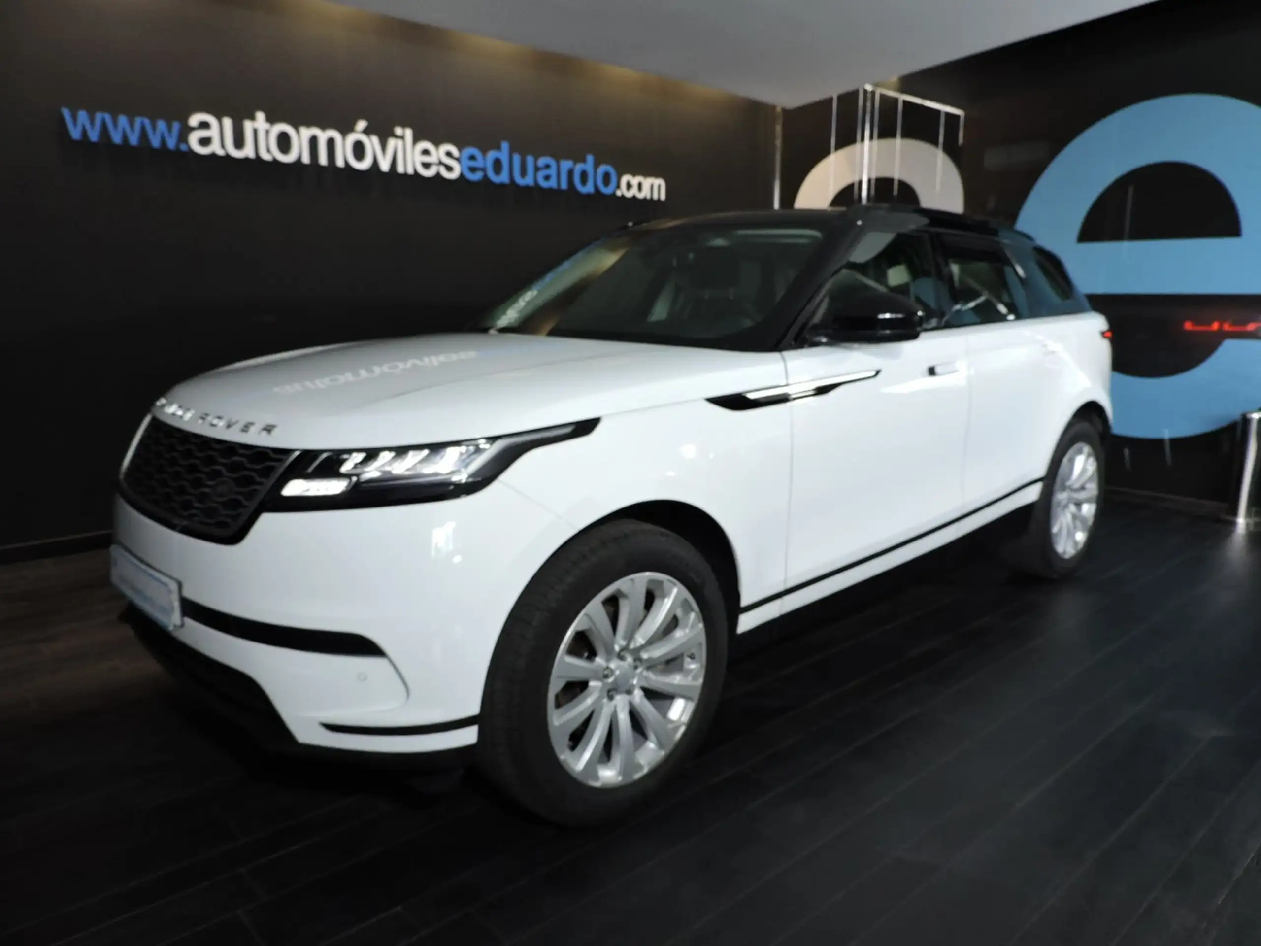 Land Rover - Range Rover Velar