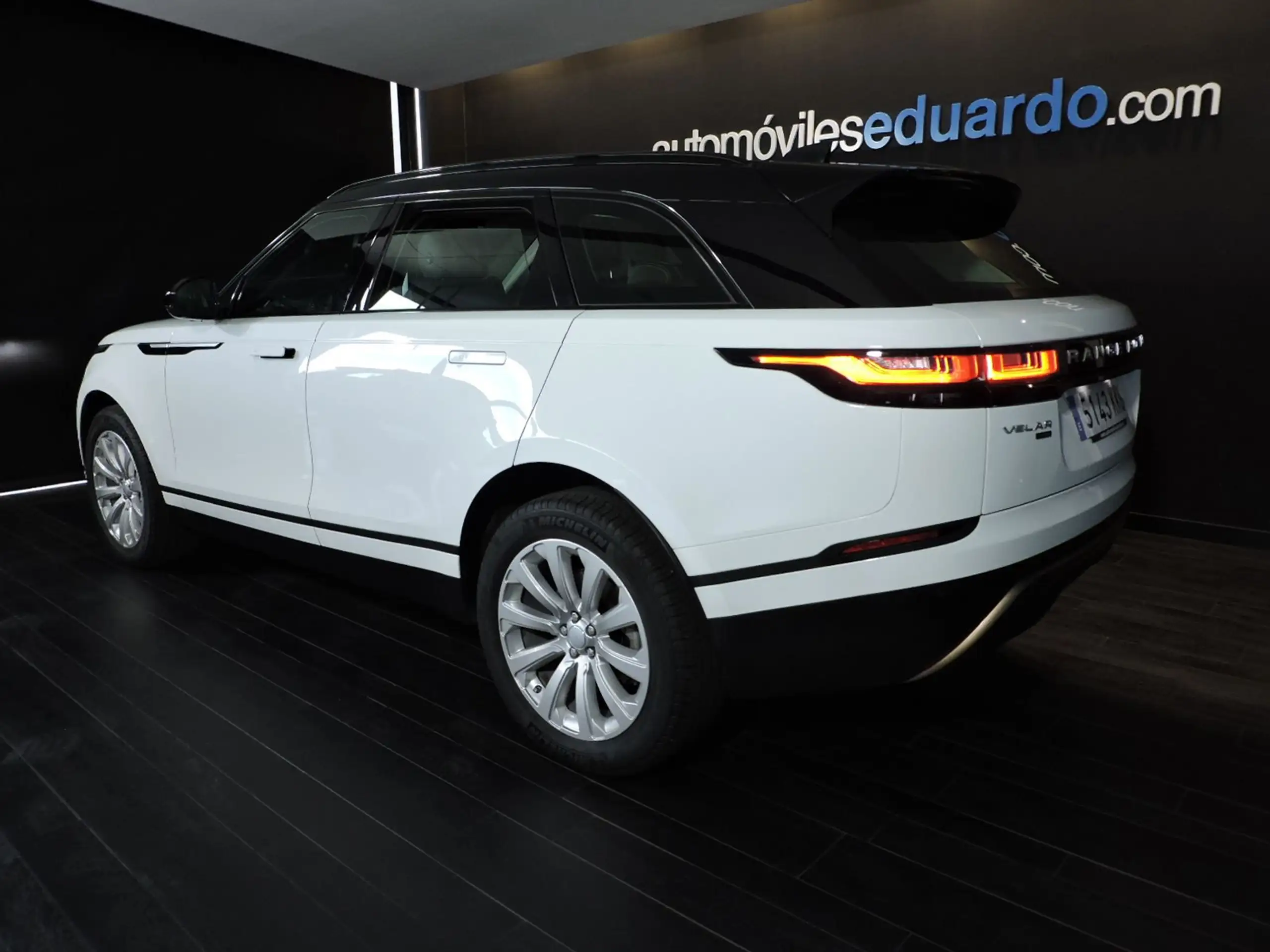 Land Rover - Range Rover Velar