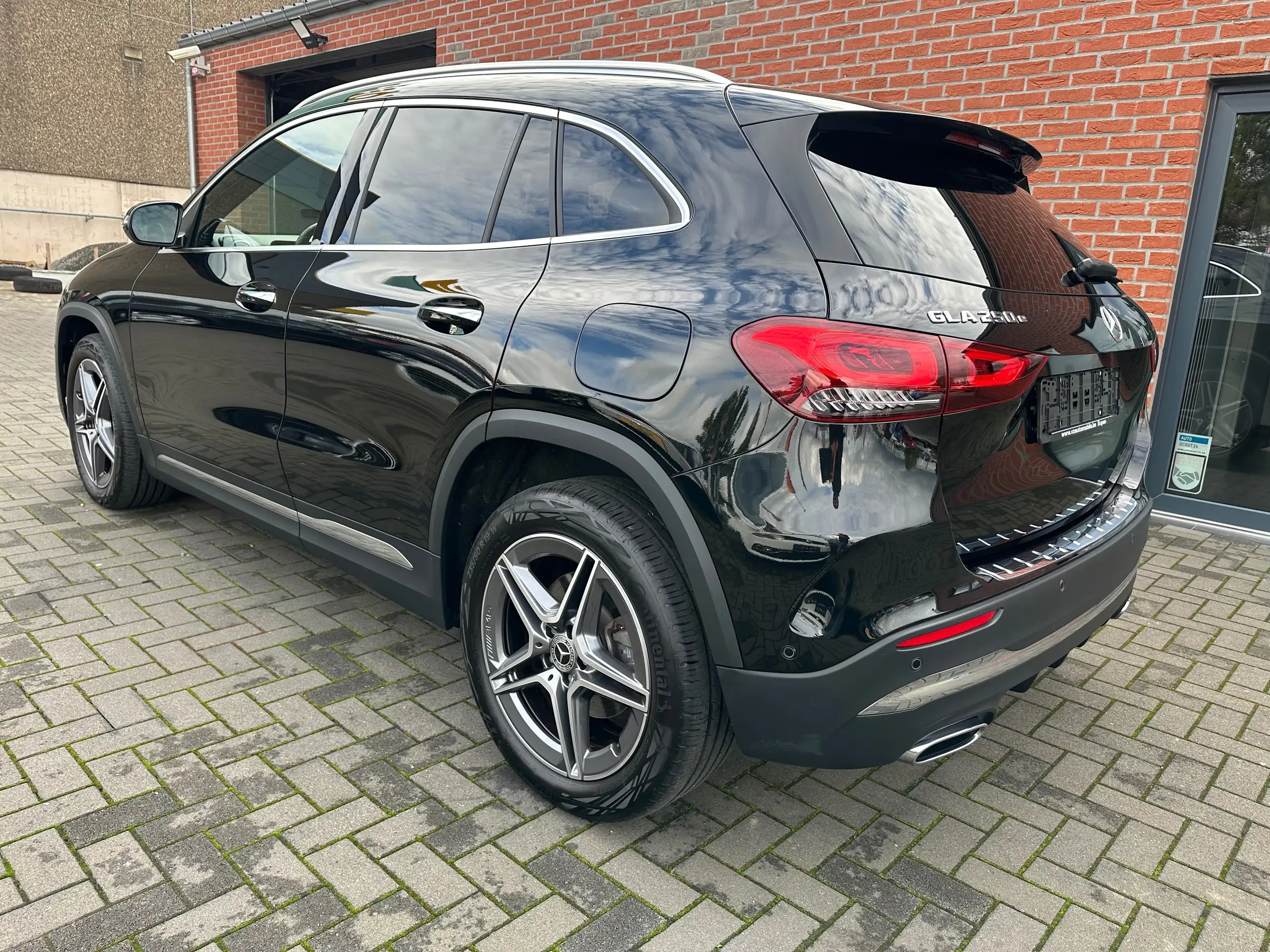 Mercedes-Benz - GLA 250