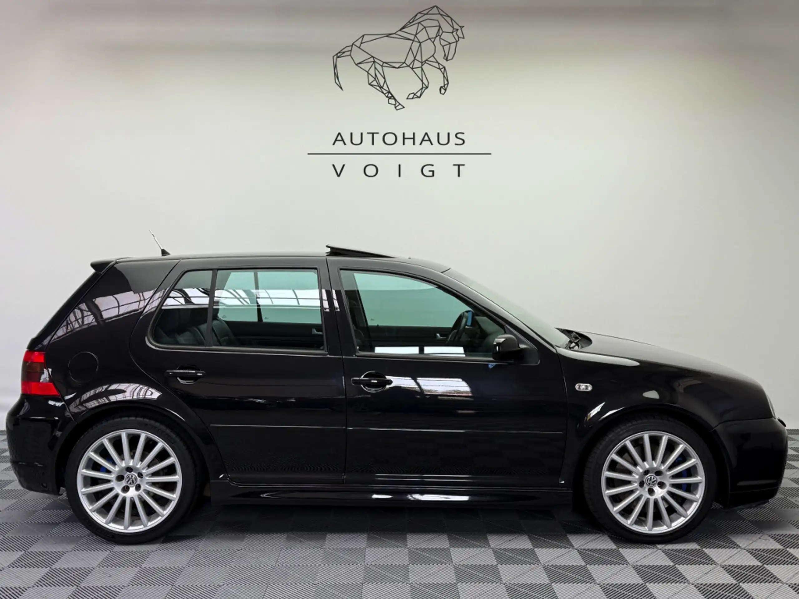 Volkswagen - Golf