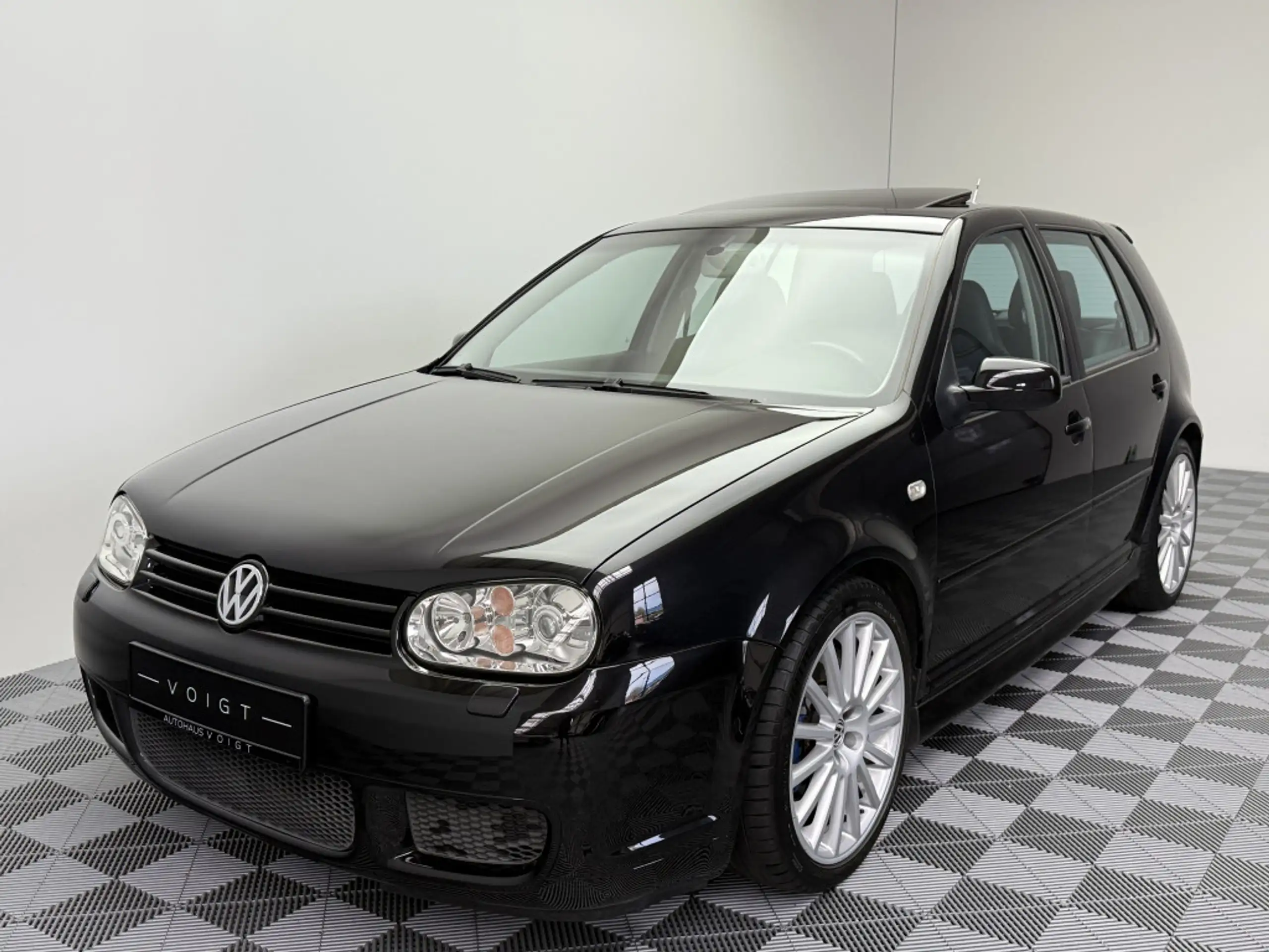 Volkswagen - Golf