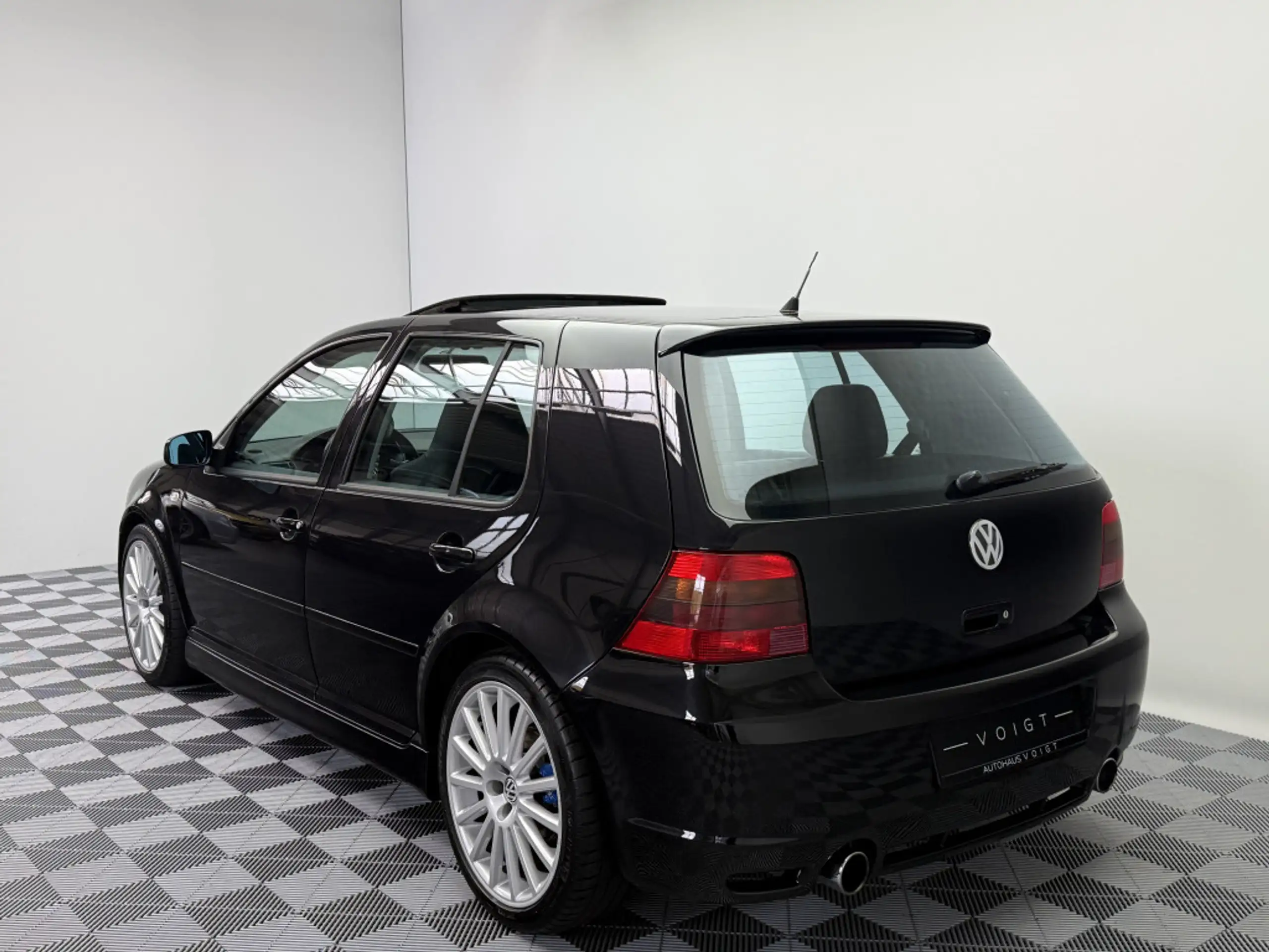 Volkswagen - Golf