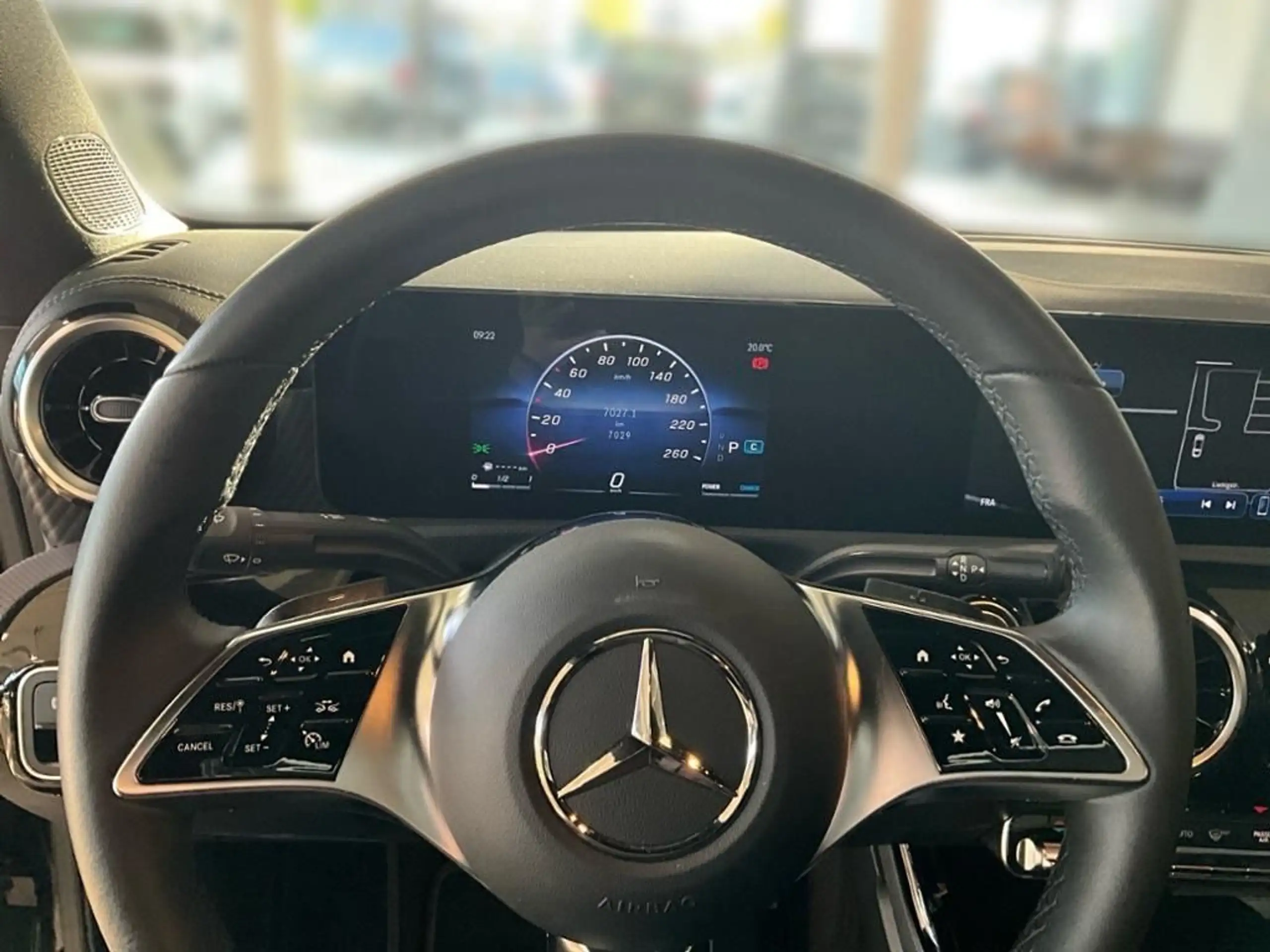 Mercedes-Benz - CLA 200