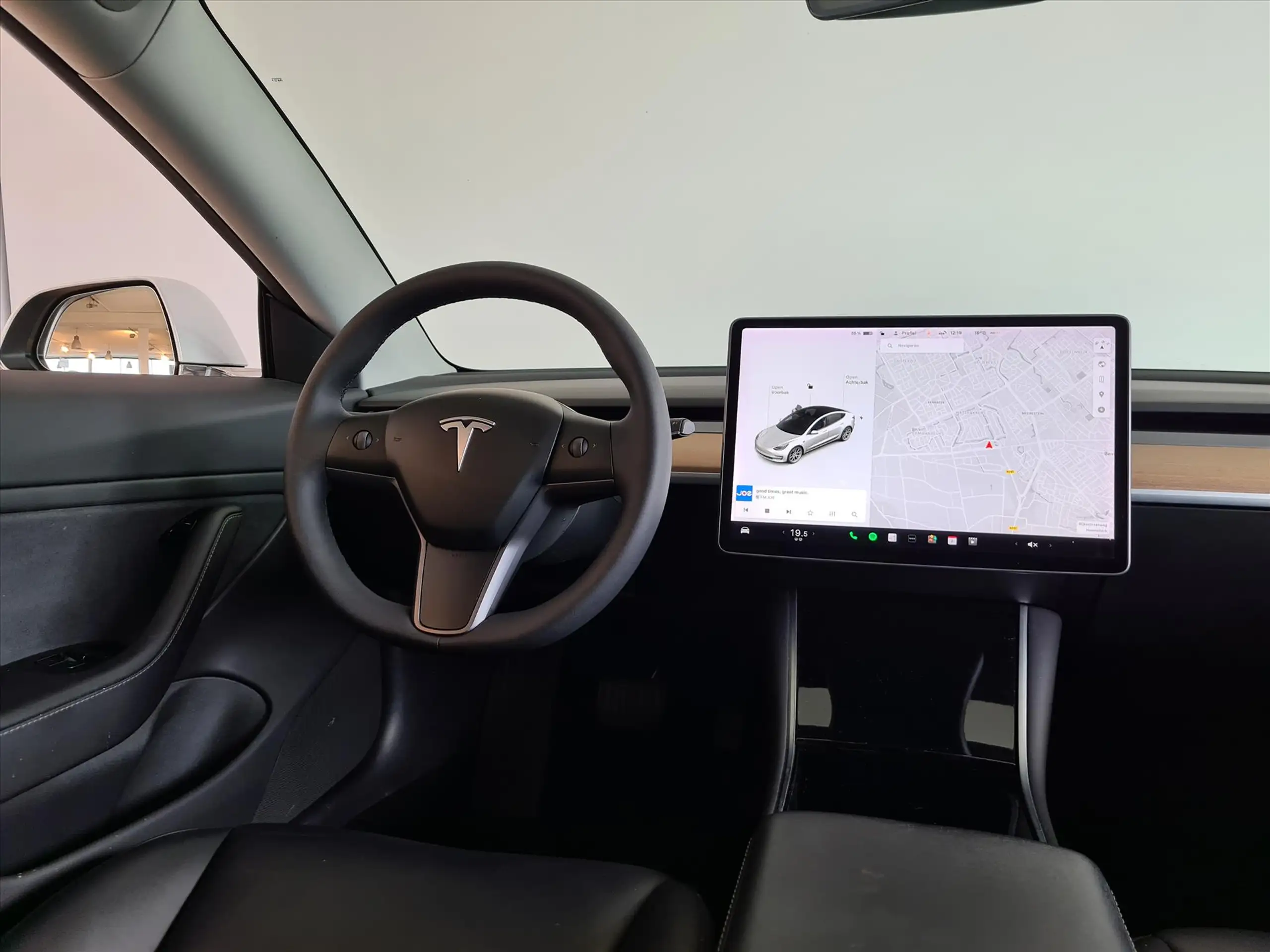 Tesla - Model 3