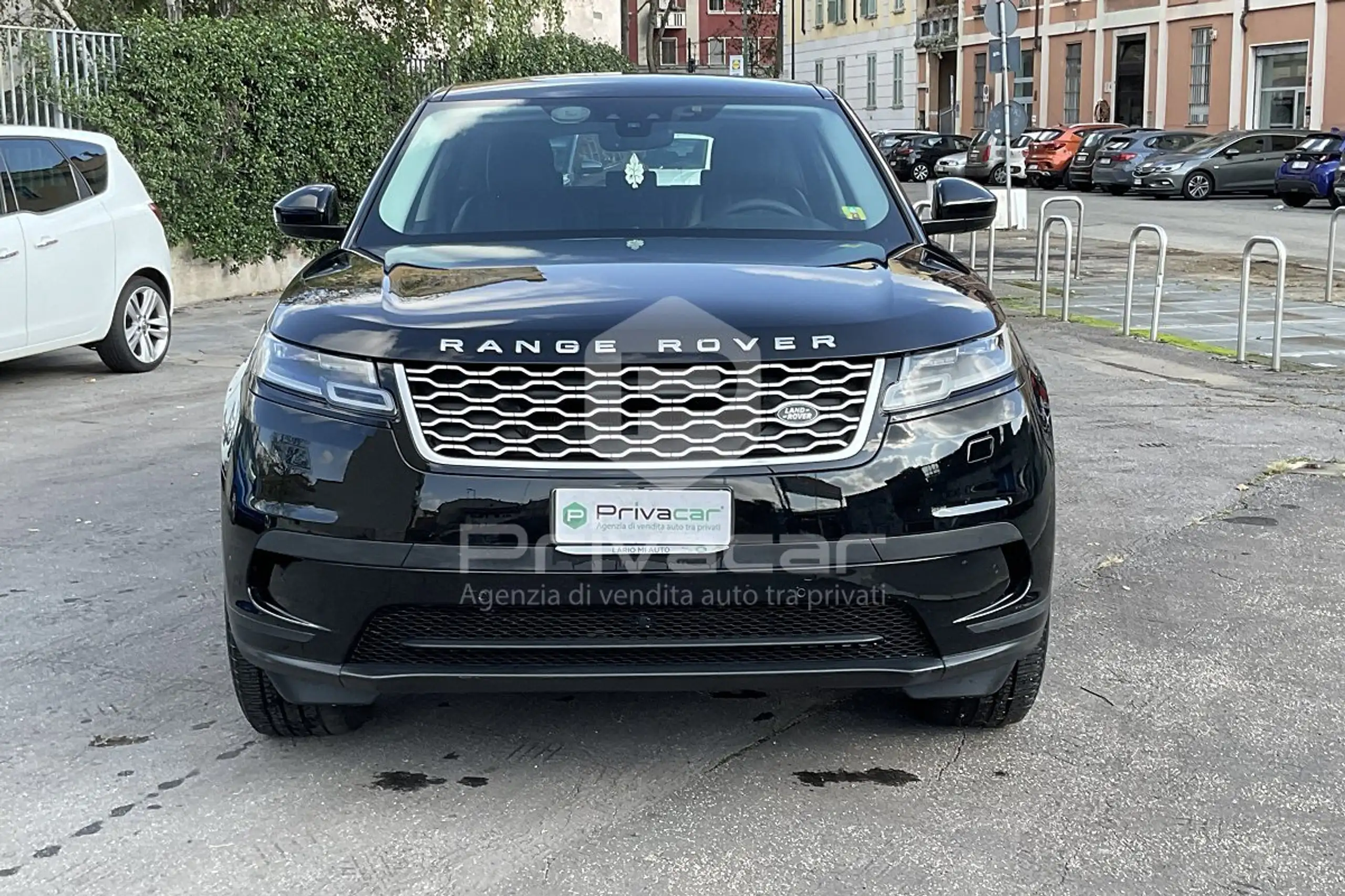 Land Rover - Range Rover Velar