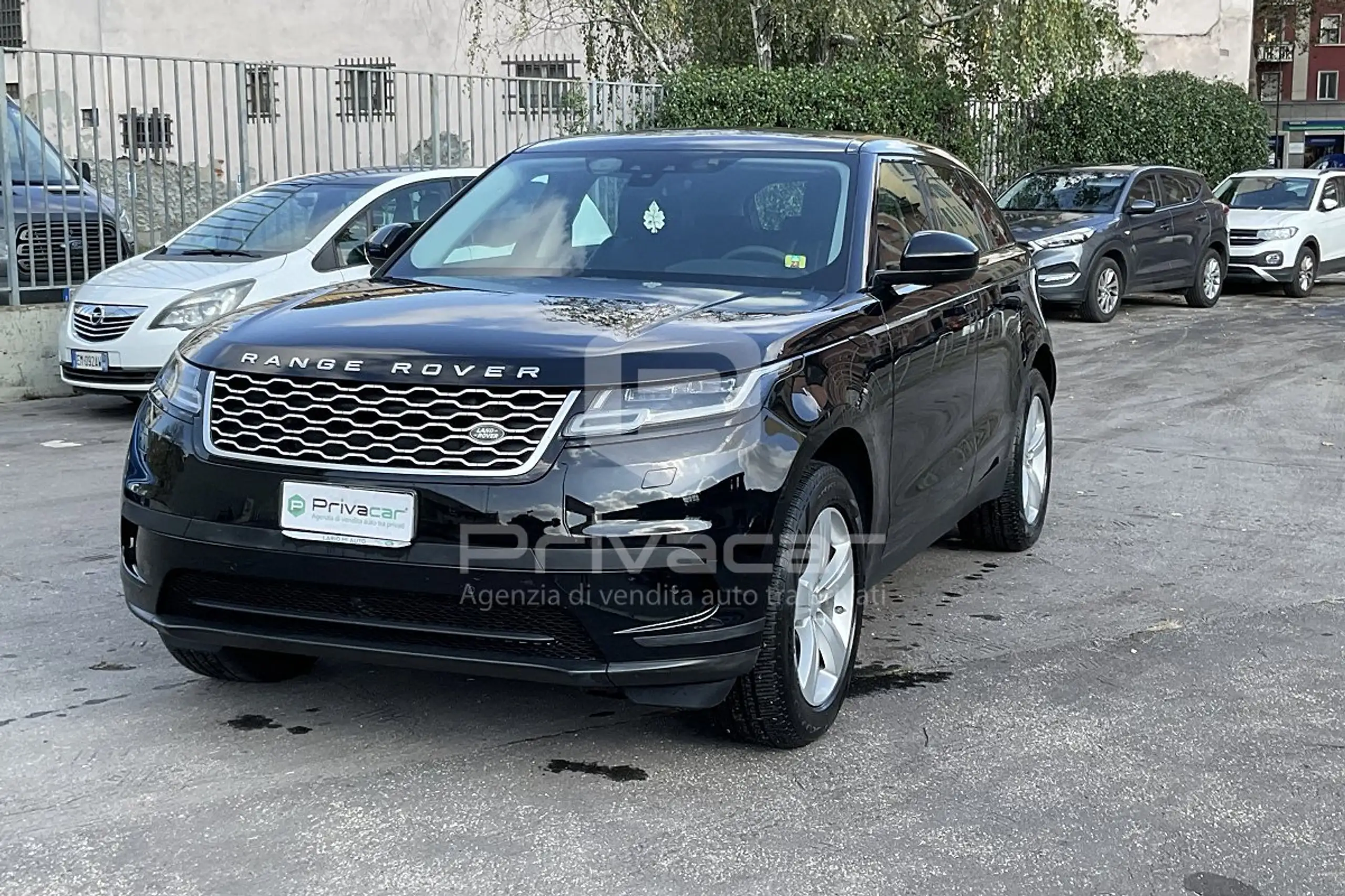 Land Rover - Range Rover Velar