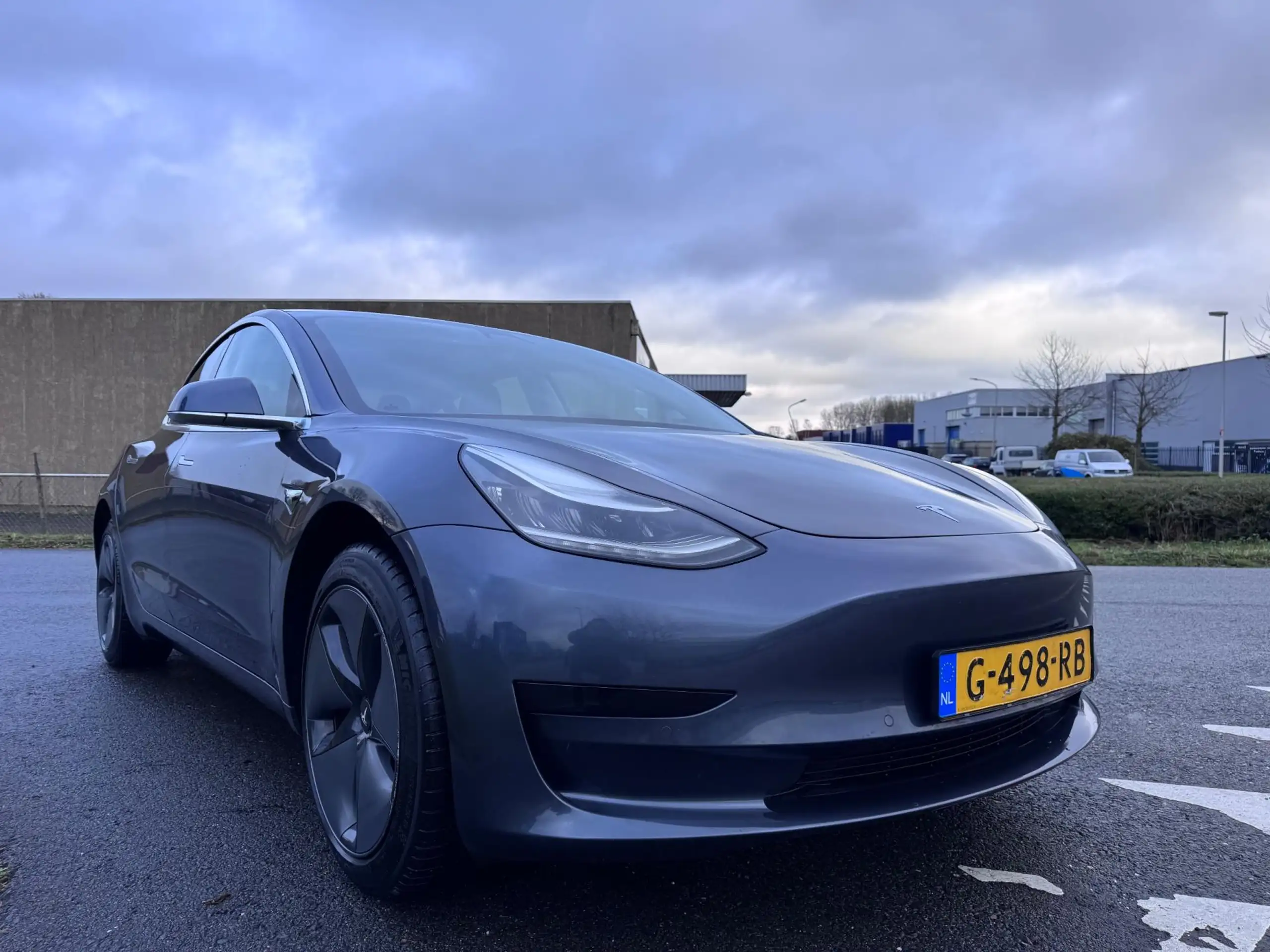 Tesla - Model 3