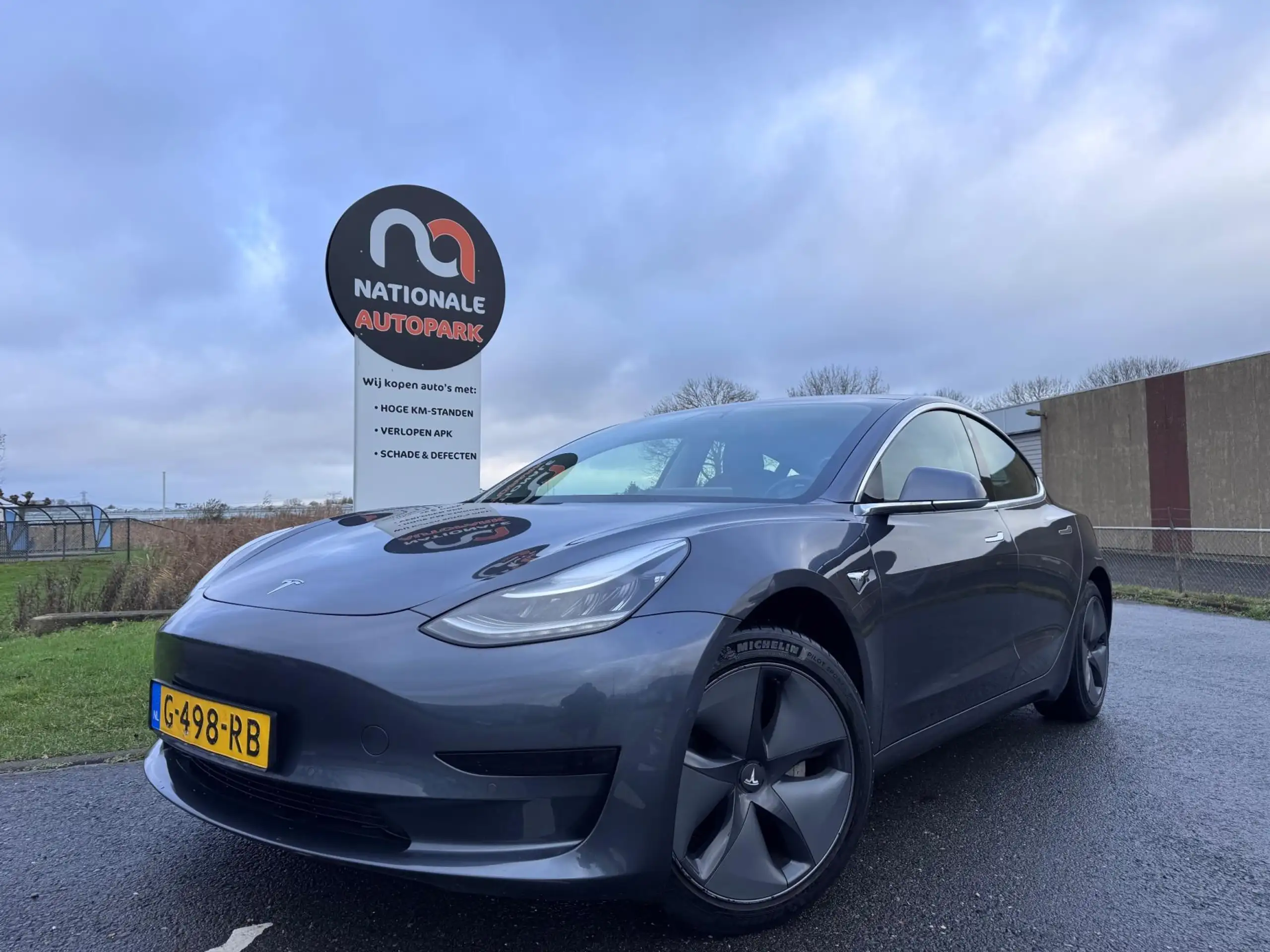 Tesla - Model 3