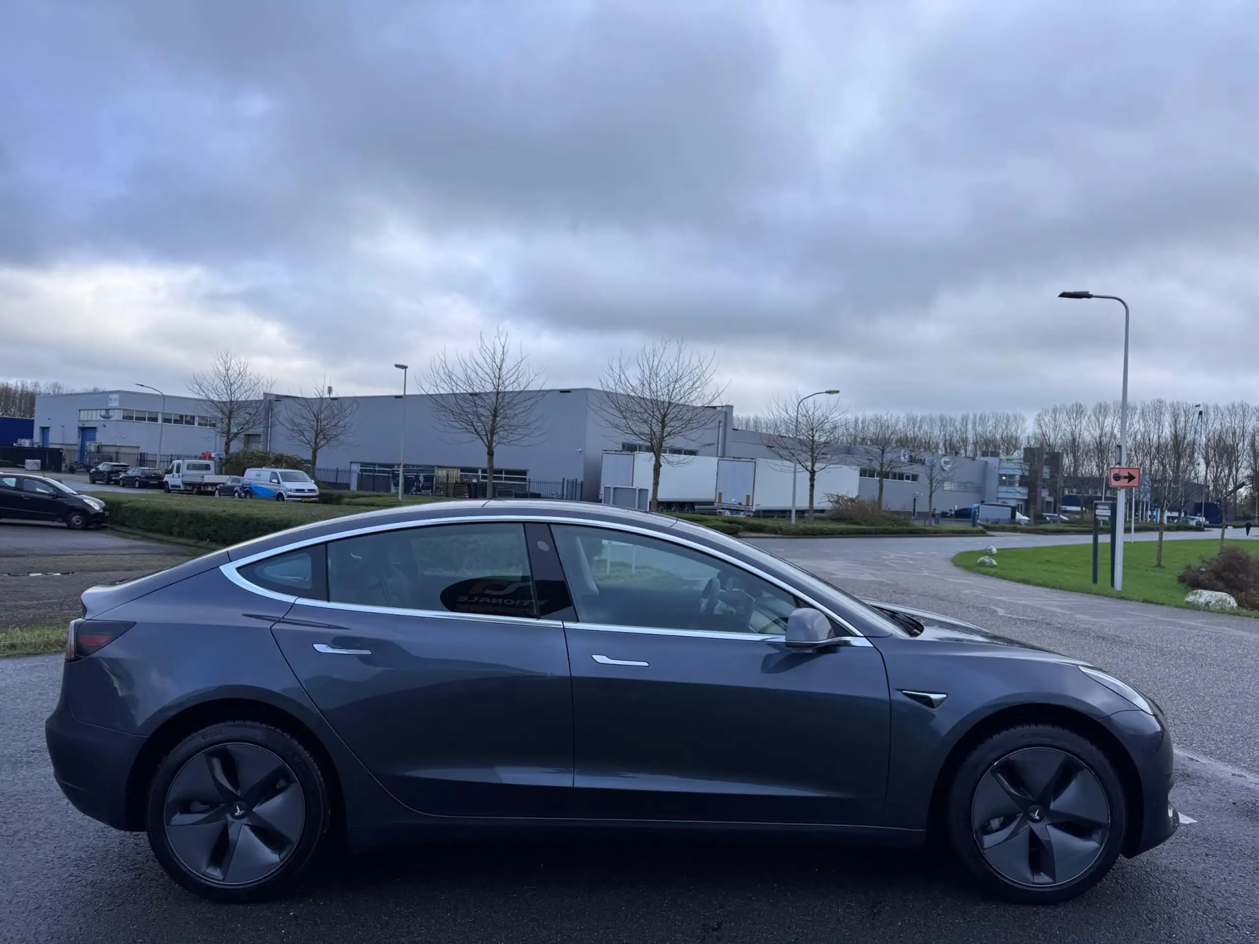 Tesla - Model 3