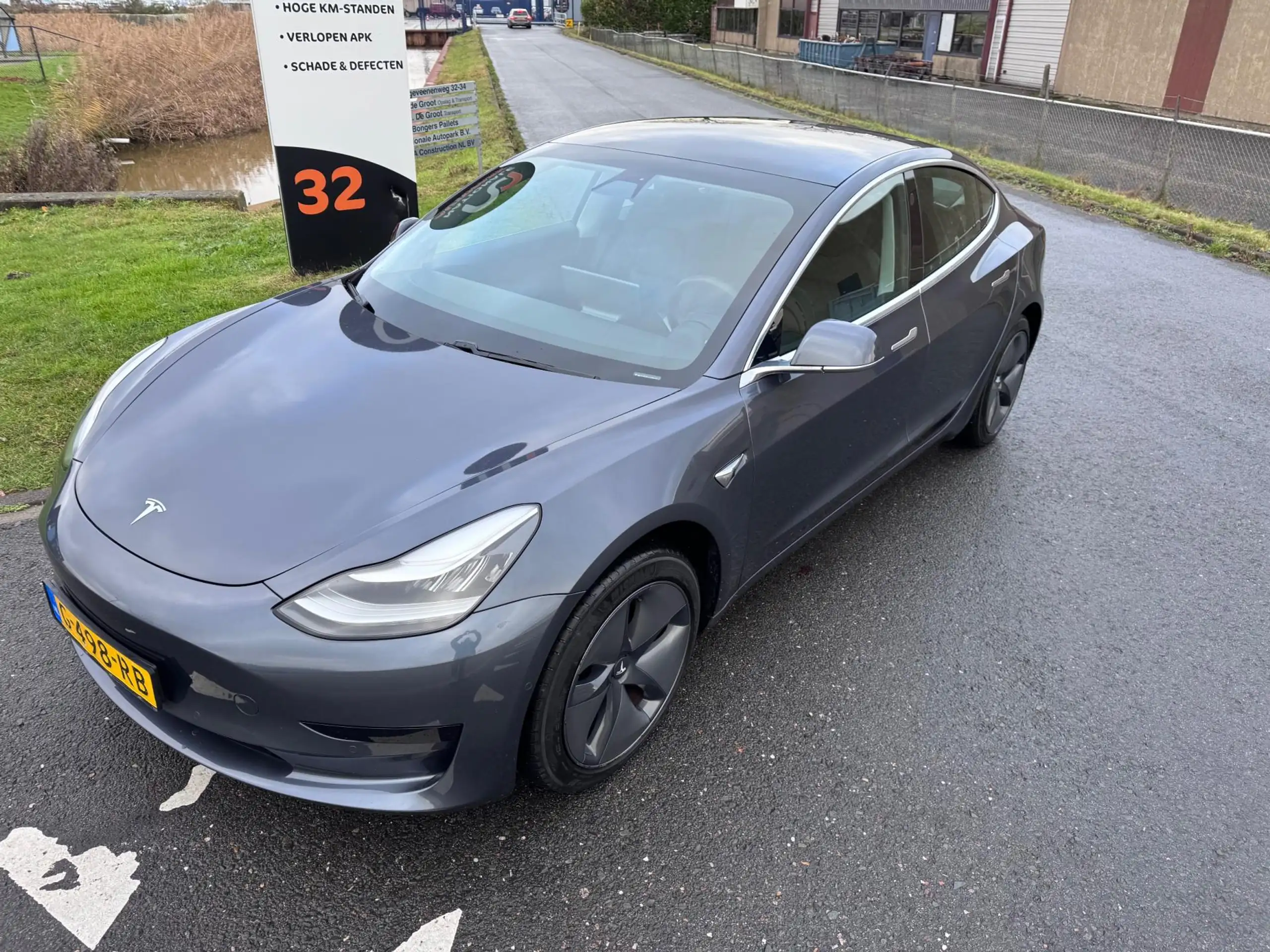 Tesla - Model 3