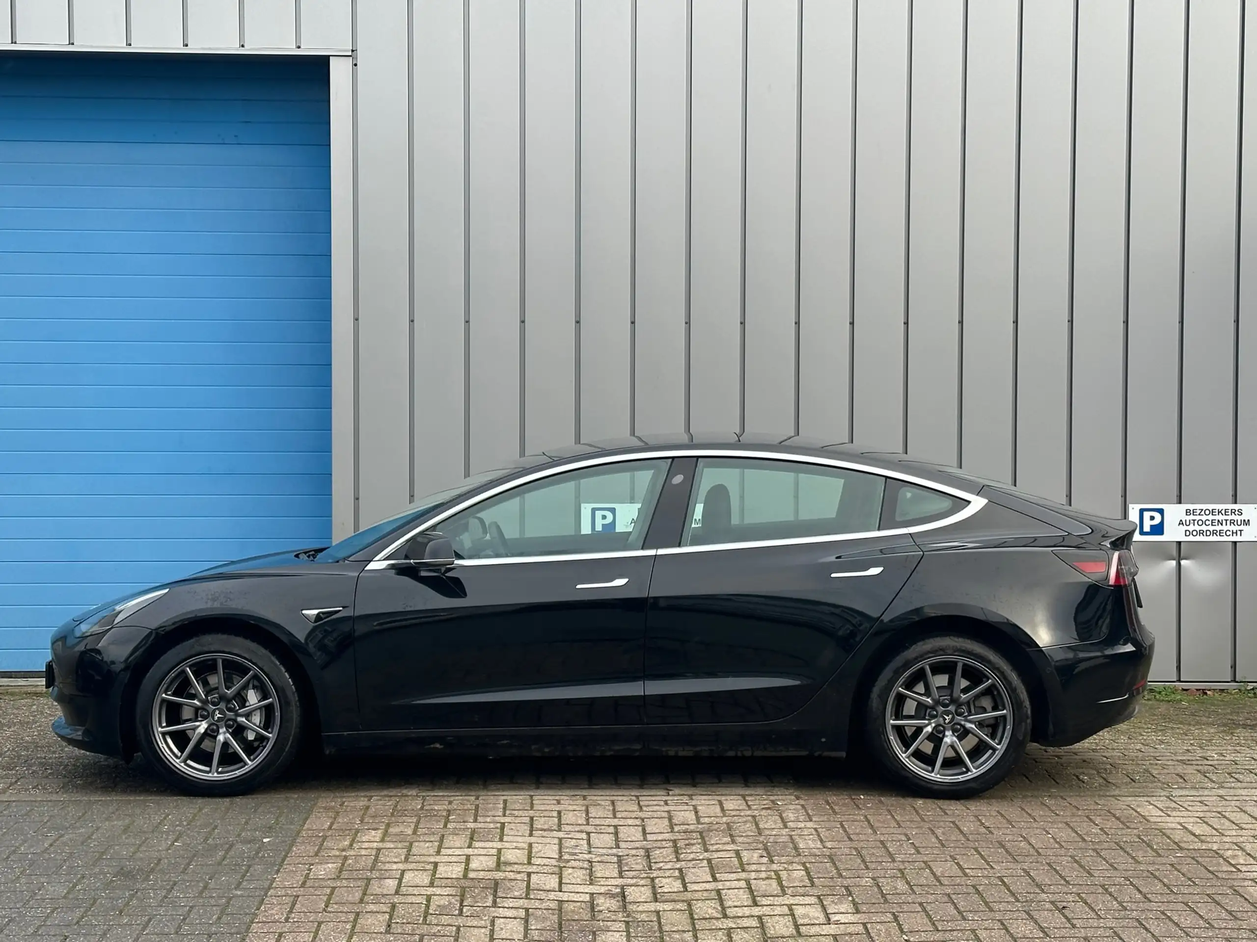 Tesla - Model 3