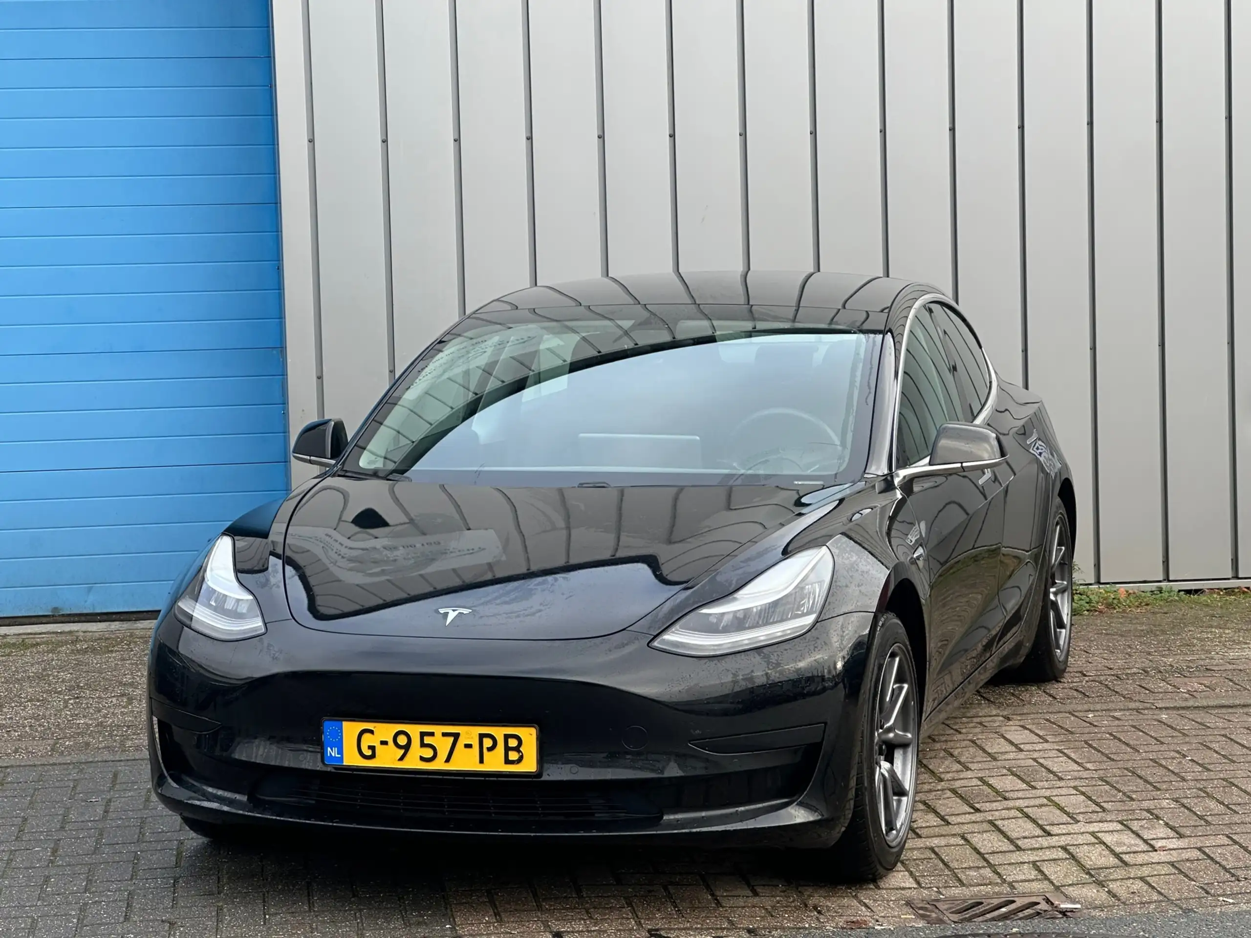 Tesla - Model 3