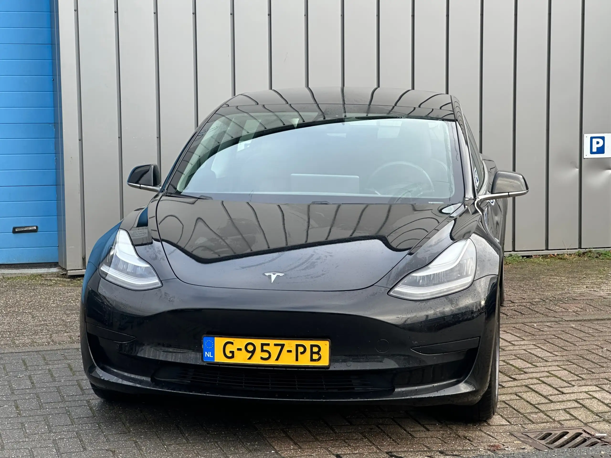 Tesla - Model 3