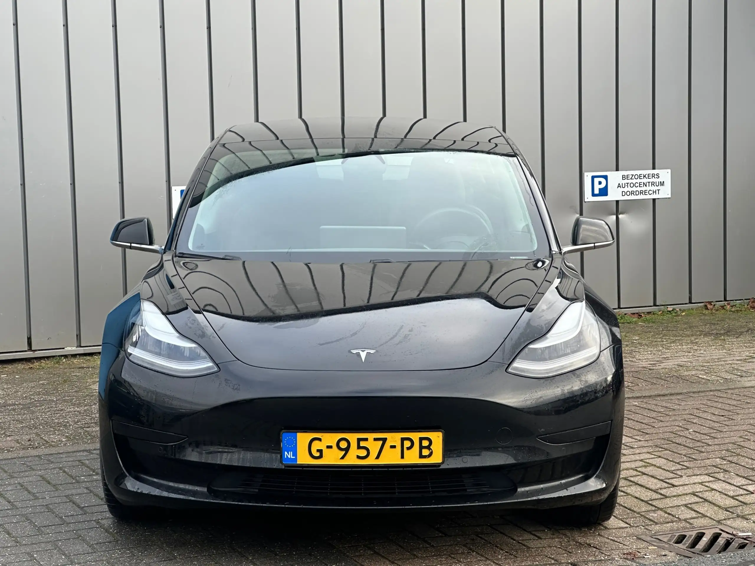 Tesla - Model 3