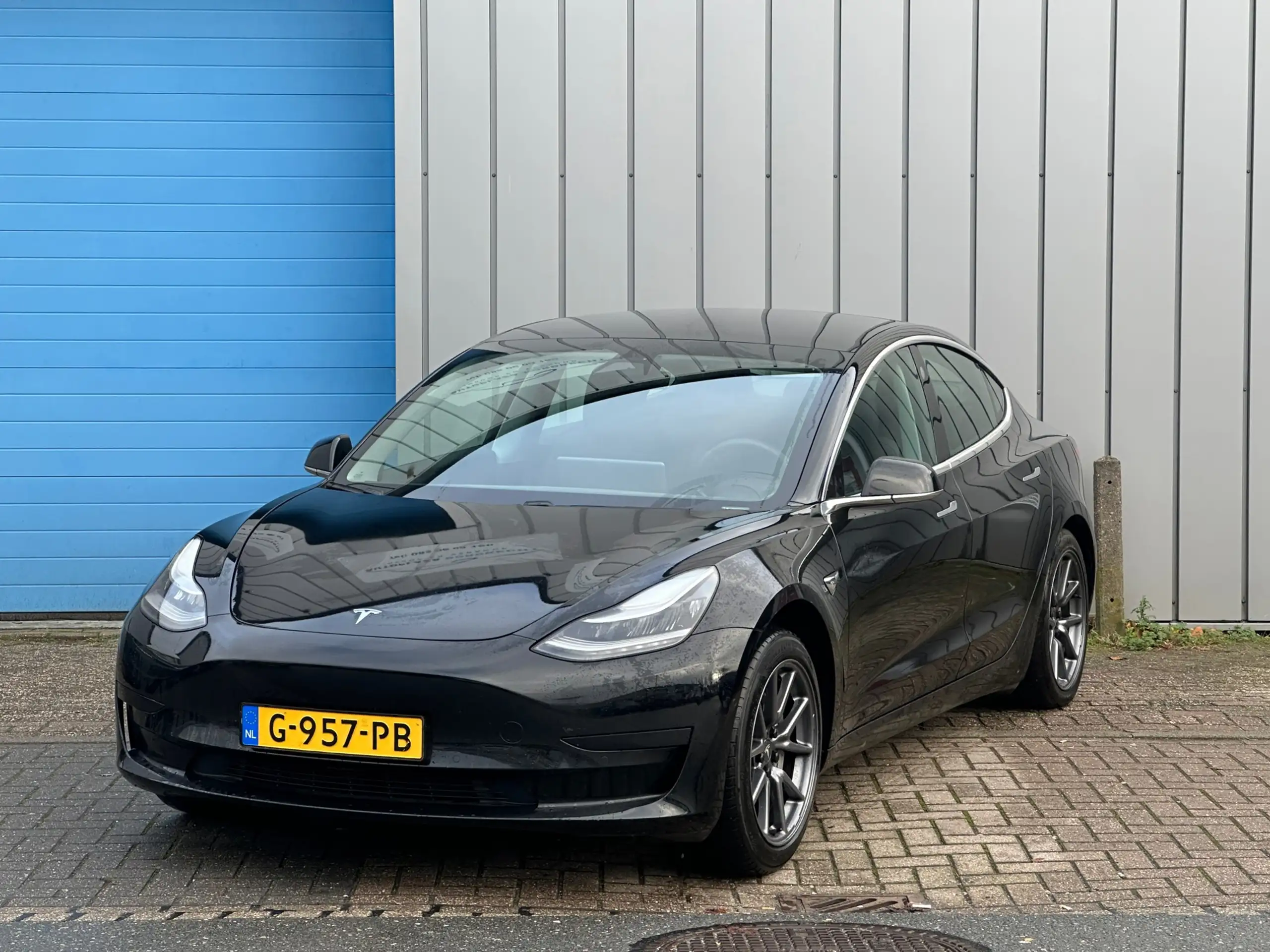 Tesla - Model 3