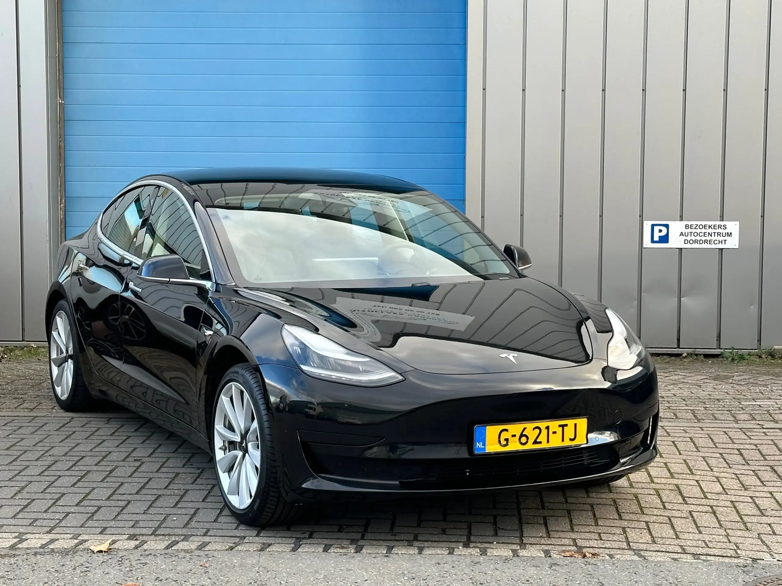 Tesla - Model 3