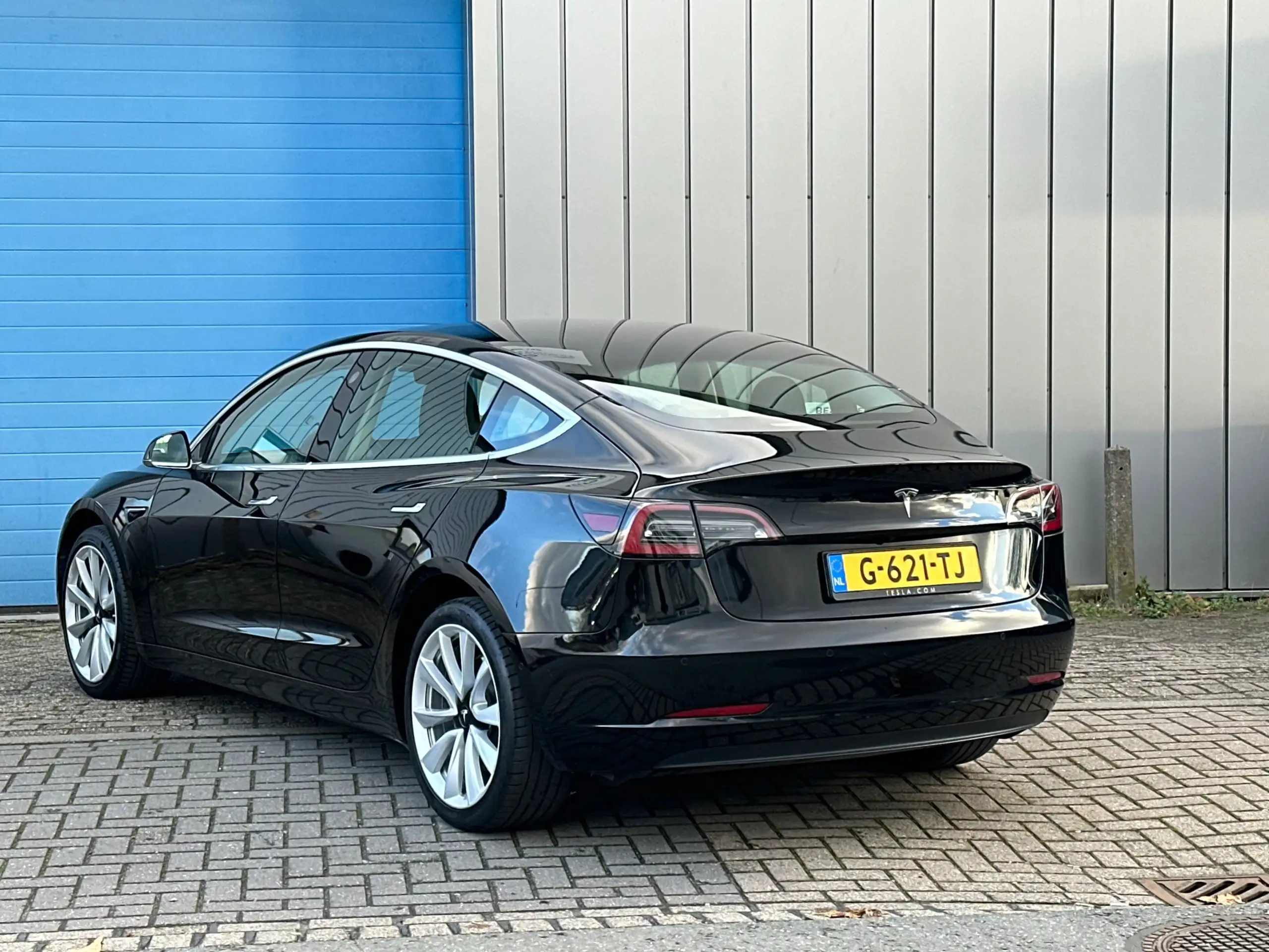 Tesla - Model 3