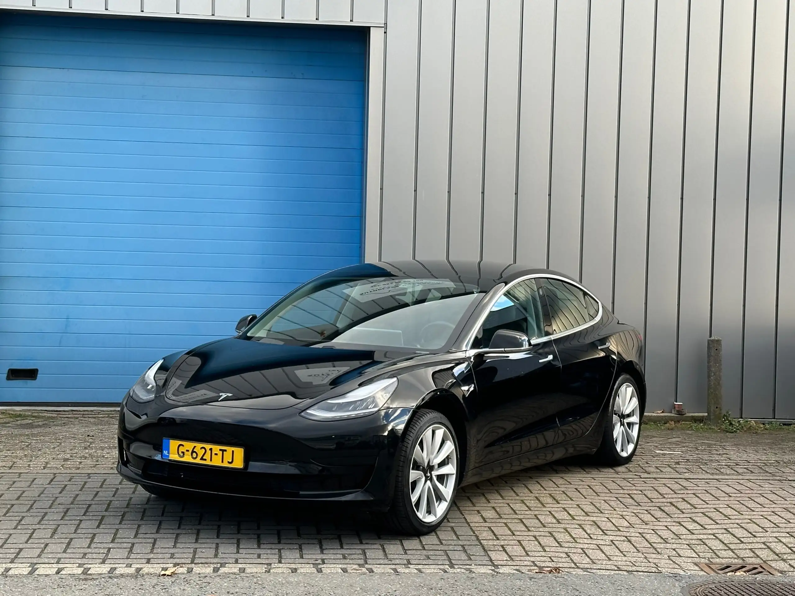 Tesla - Model 3