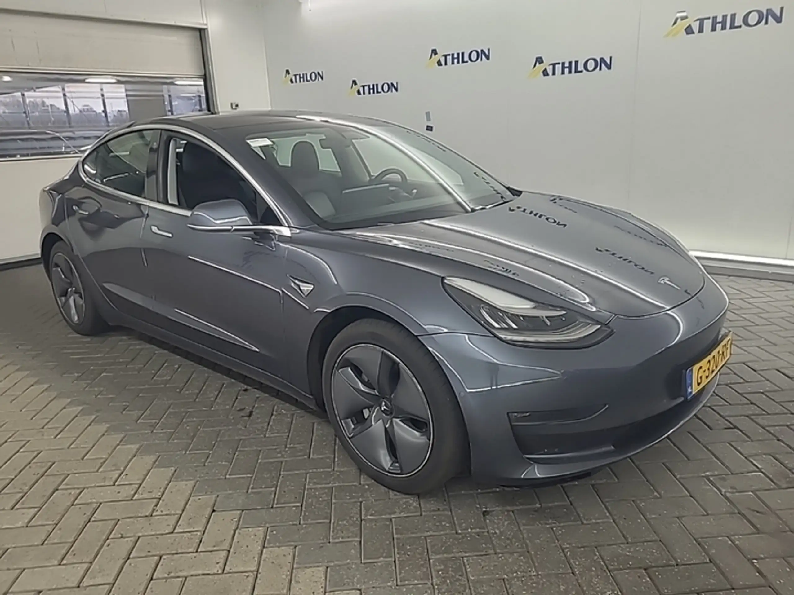 Tesla - Model 3