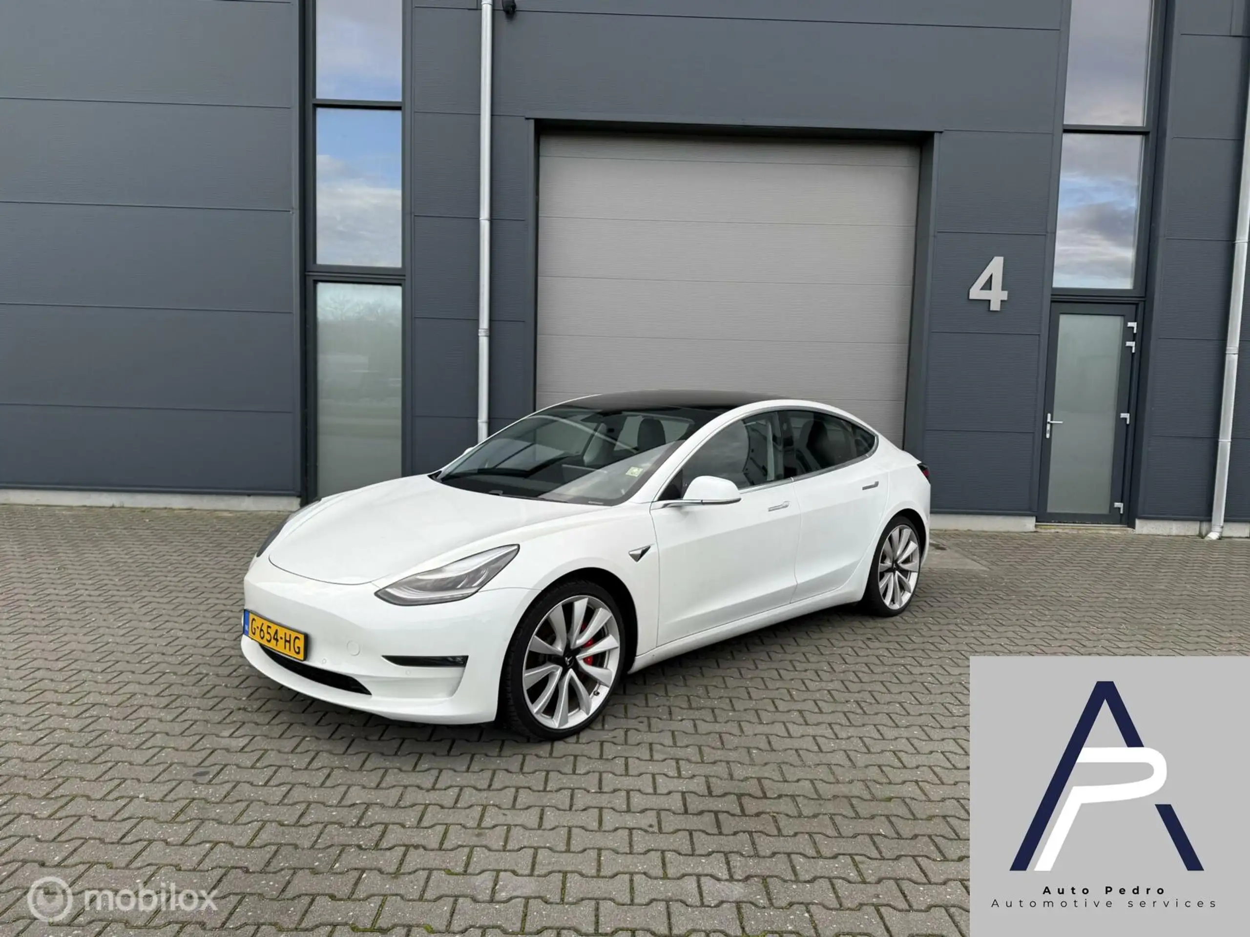 Tesla - Model 3