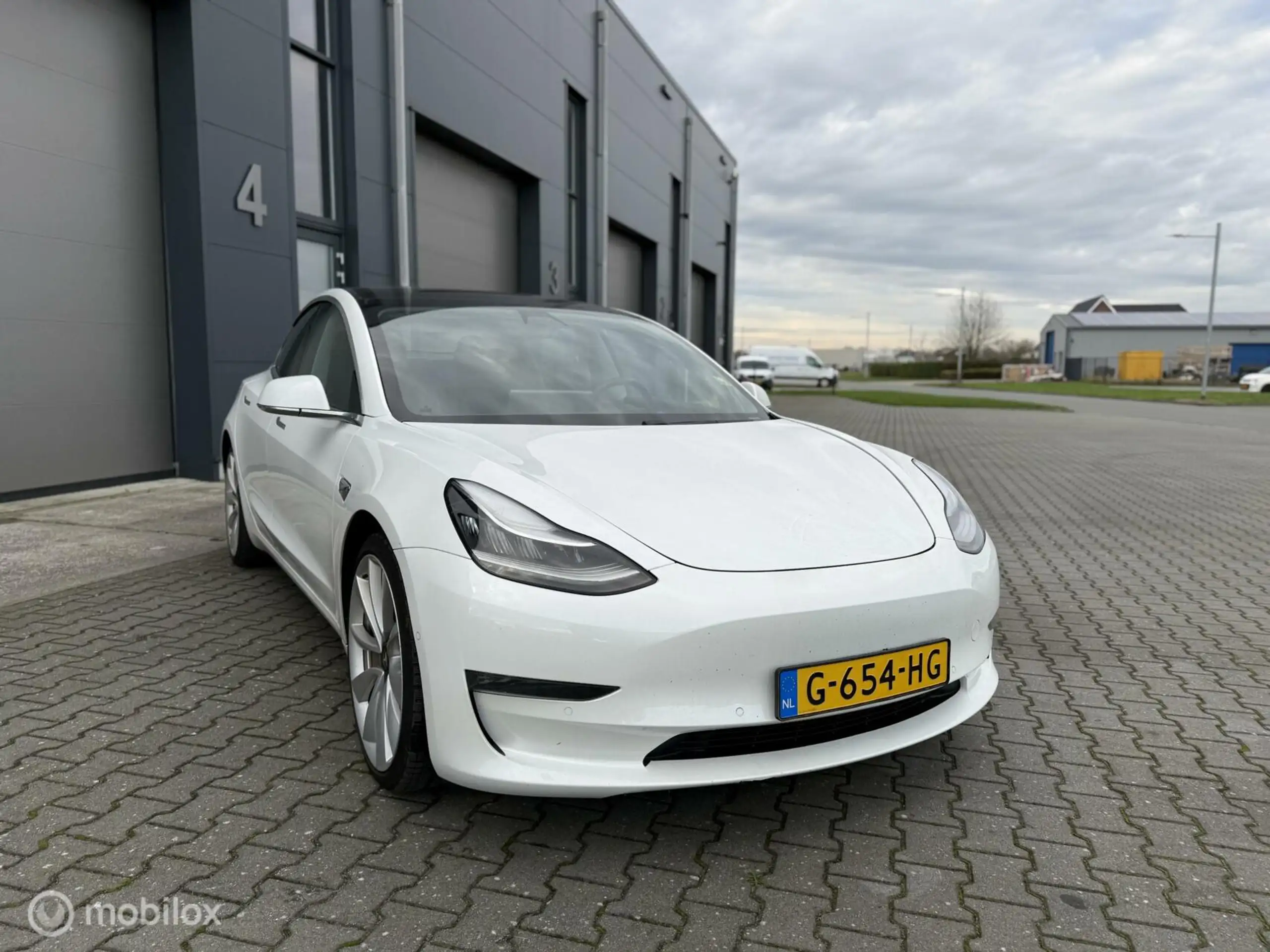 Tesla - Model 3