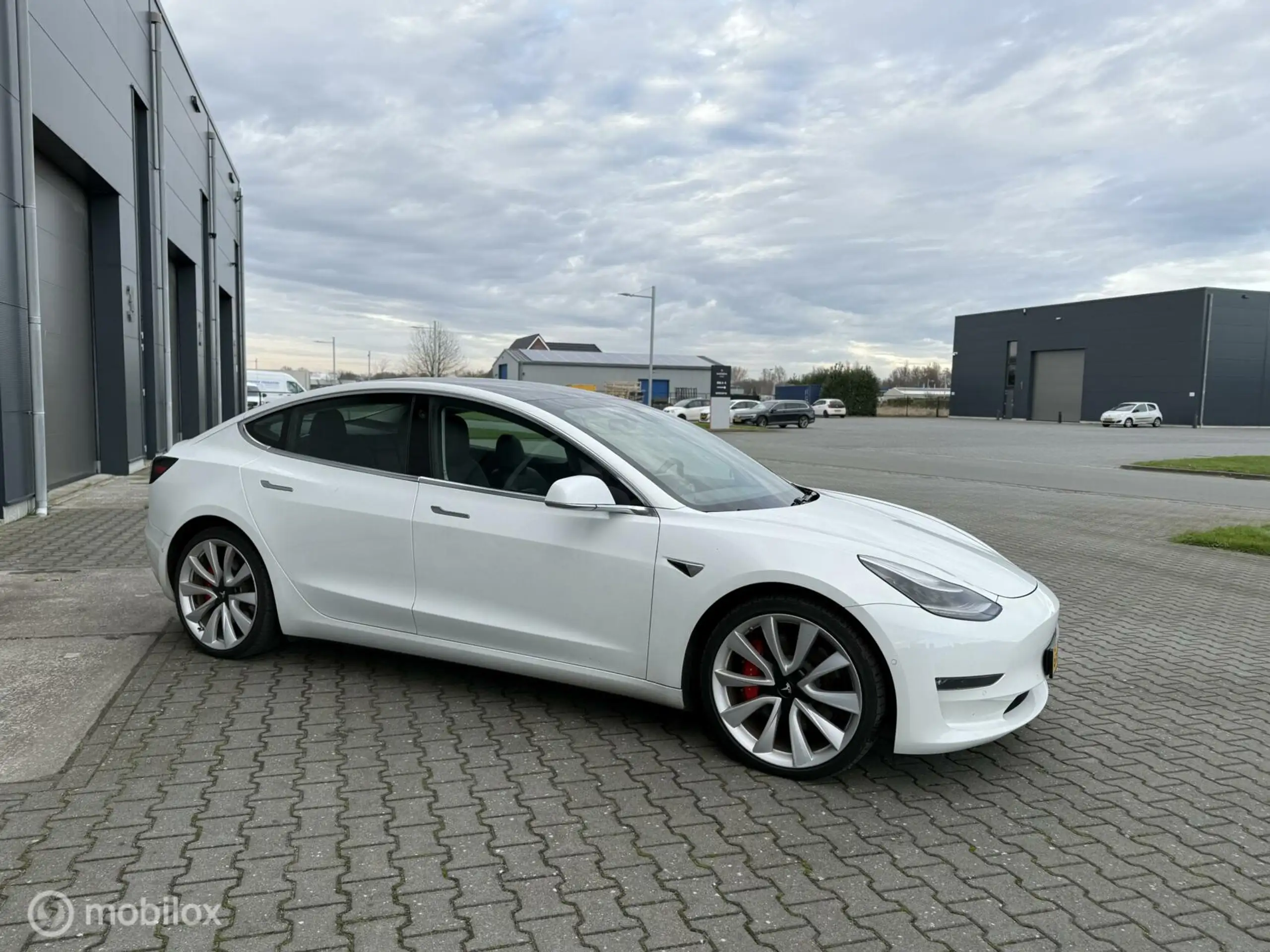 Tesla - Model 3