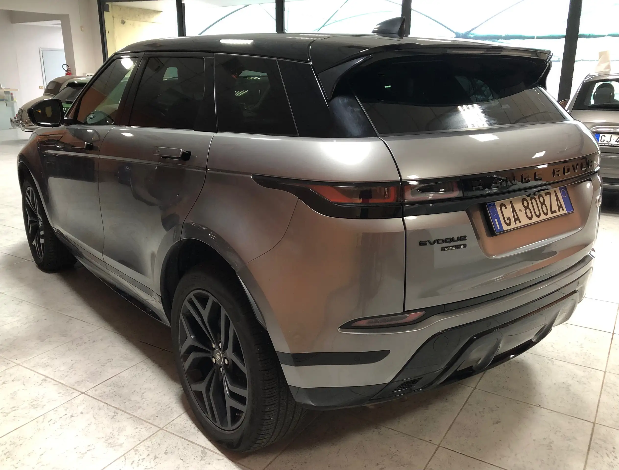 Land Rover - Range Rover Evoque