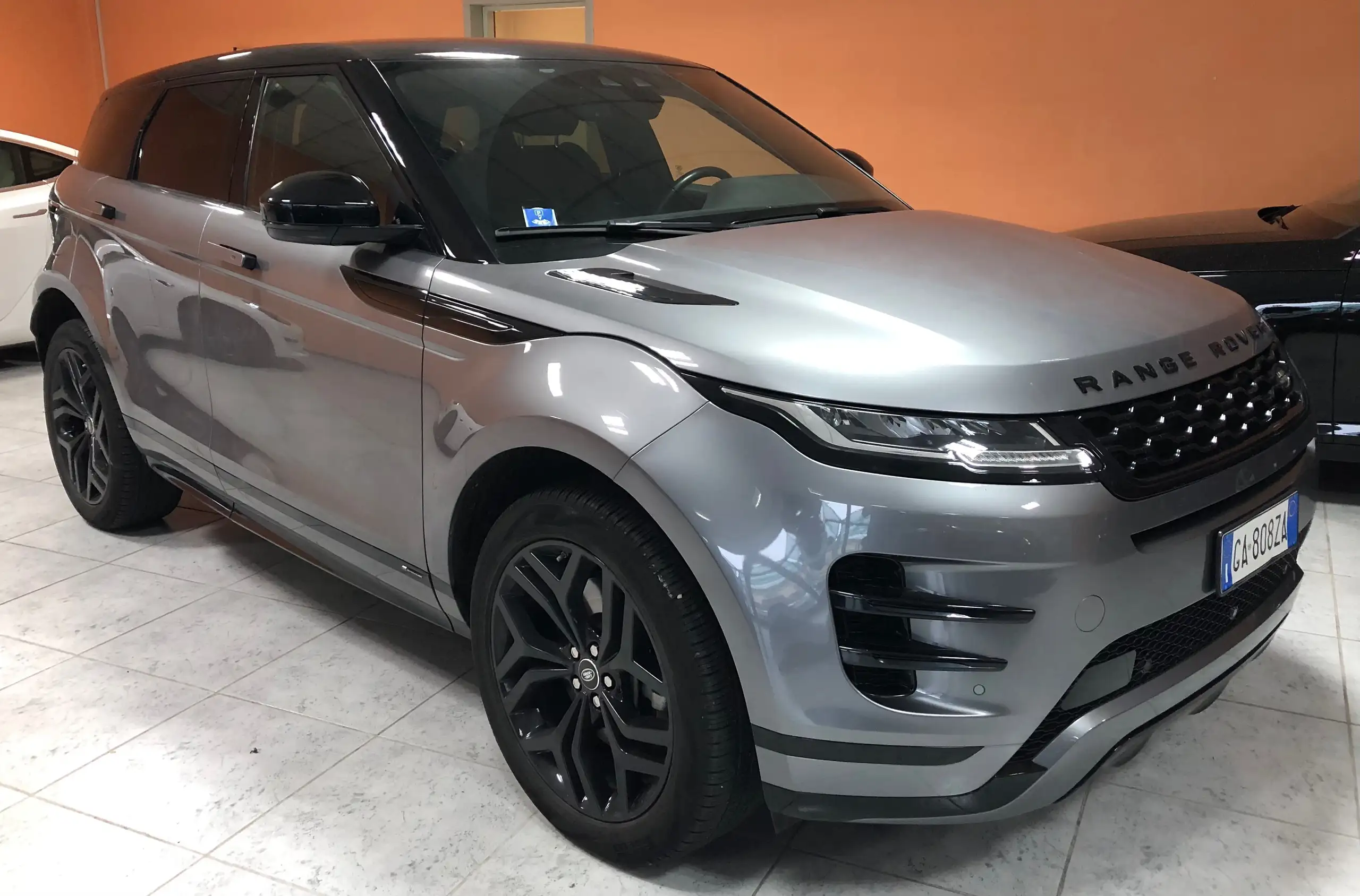 Land Rover - Range Rover Evoque