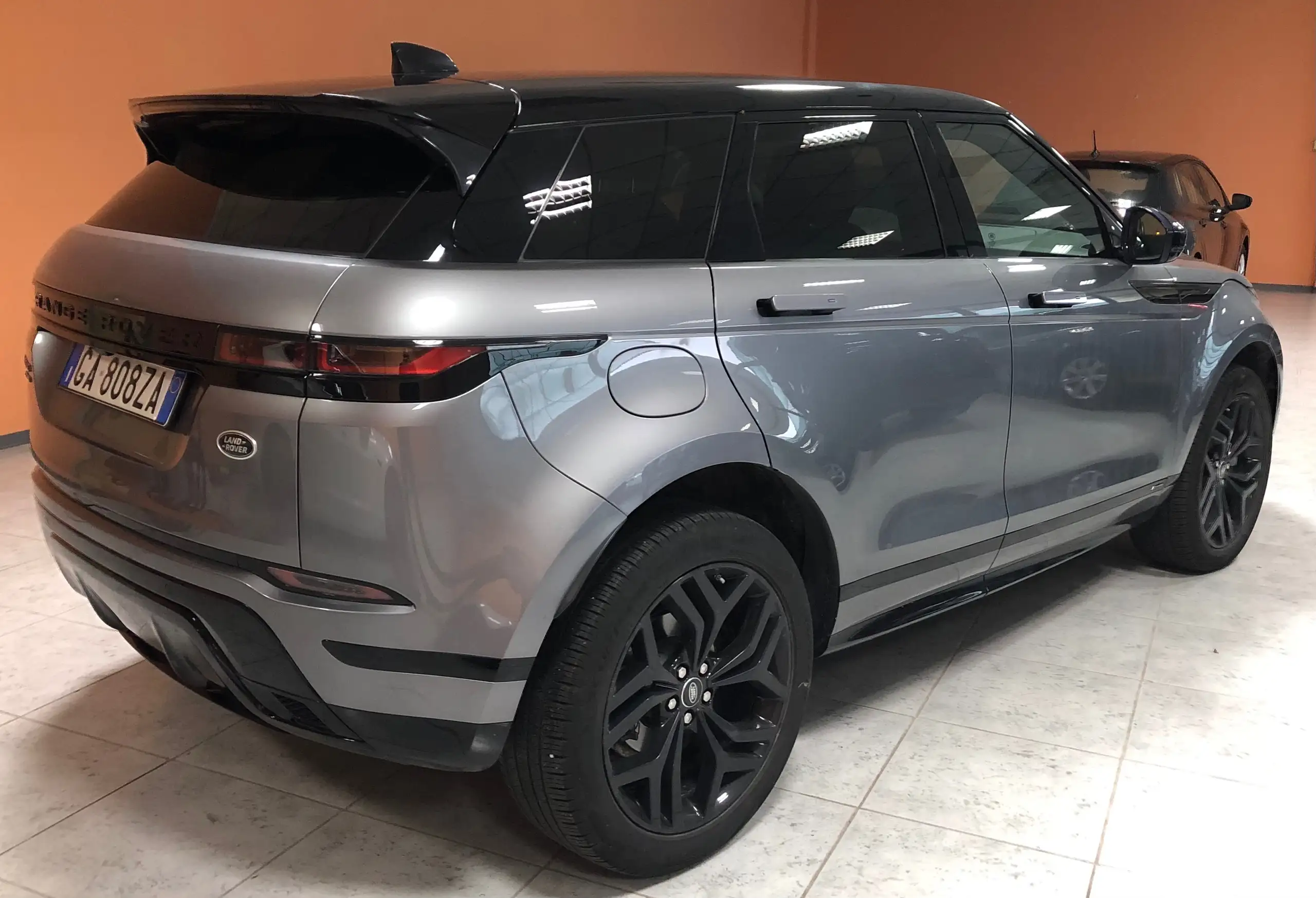 Land Rover - Range Rover Evoque