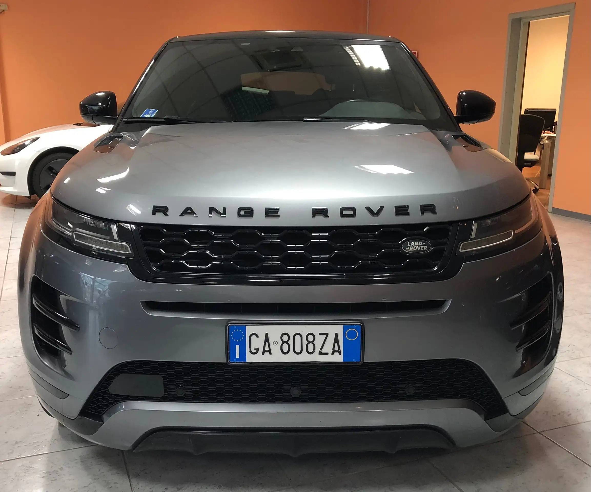 Land Rover - Range Rover Evoque