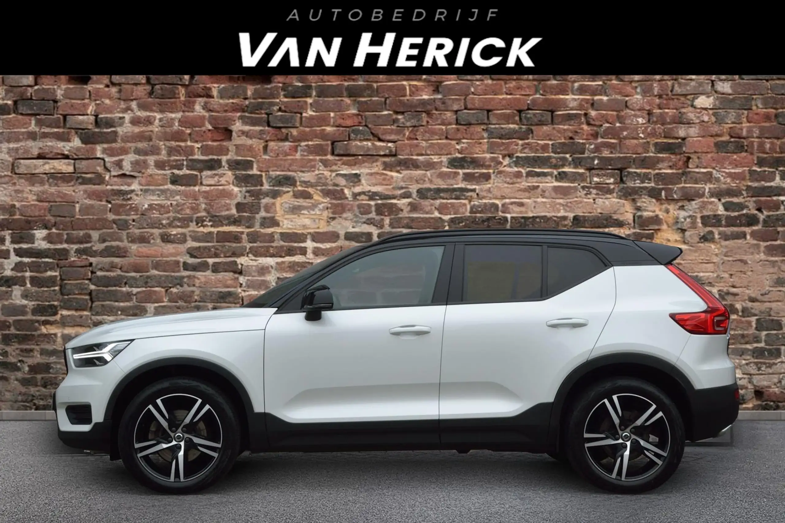 Volvo - XC40