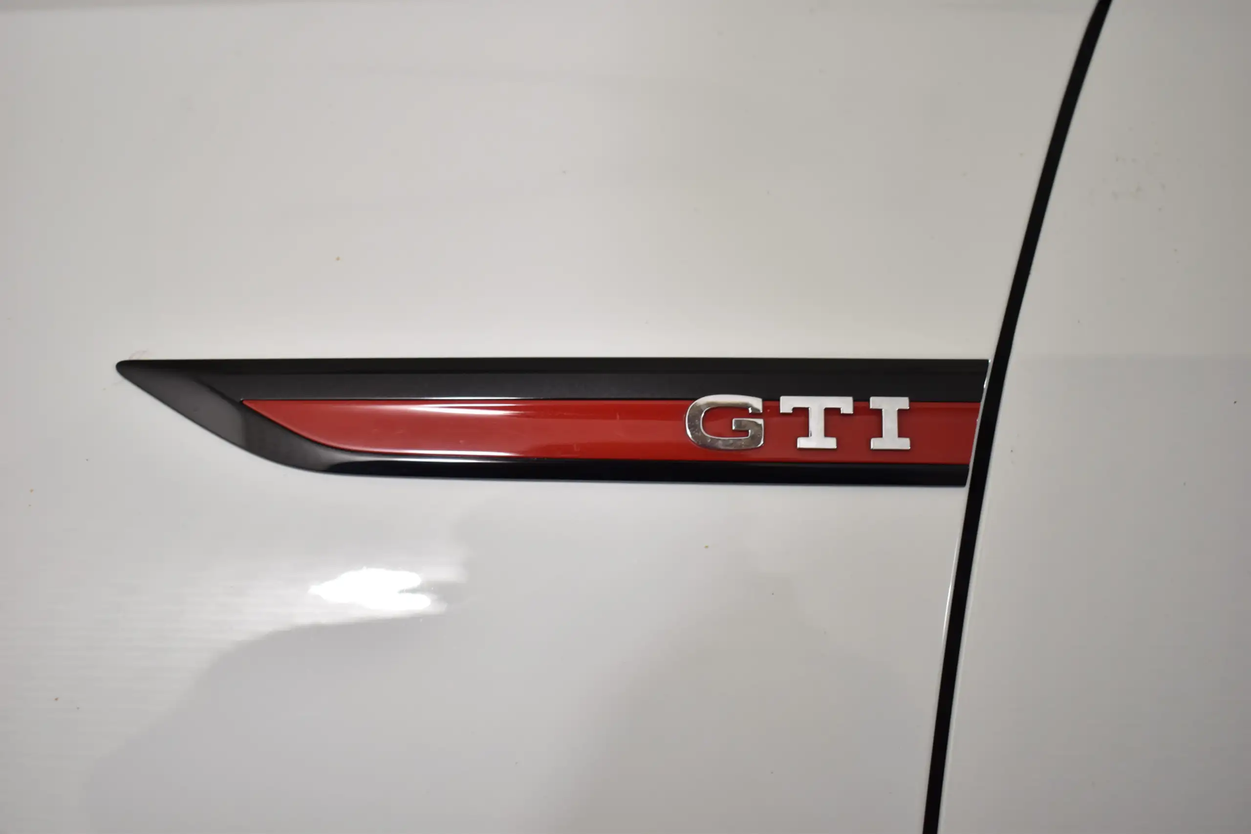 Volkswagen - Golf GTI