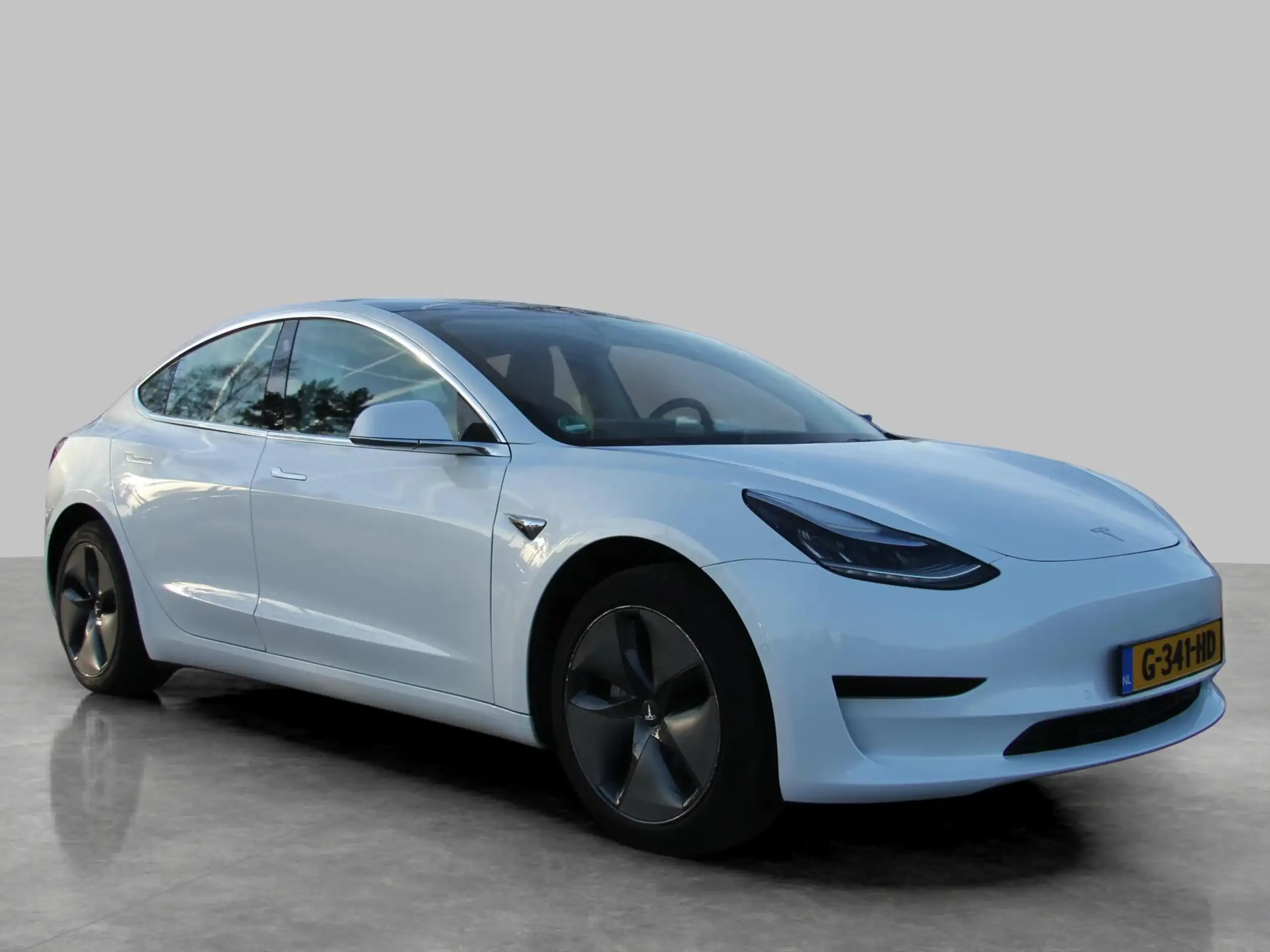 Tesla - Model 3