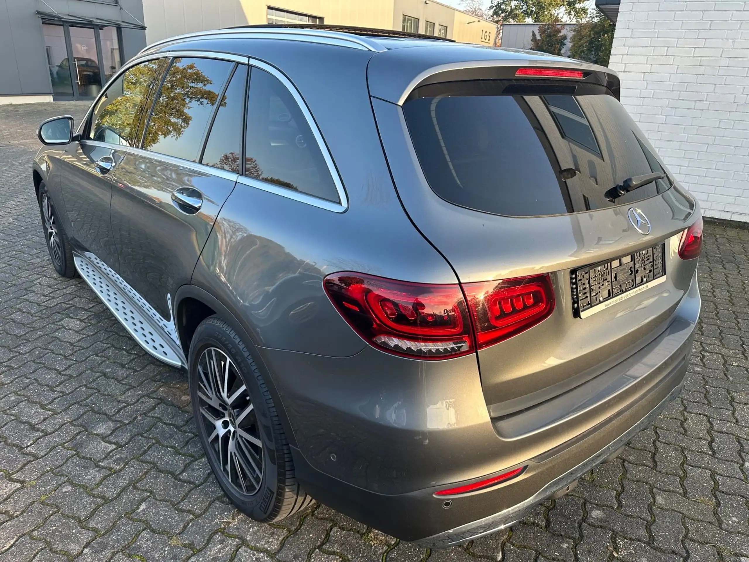 Mercedes-Benz - GLC 300