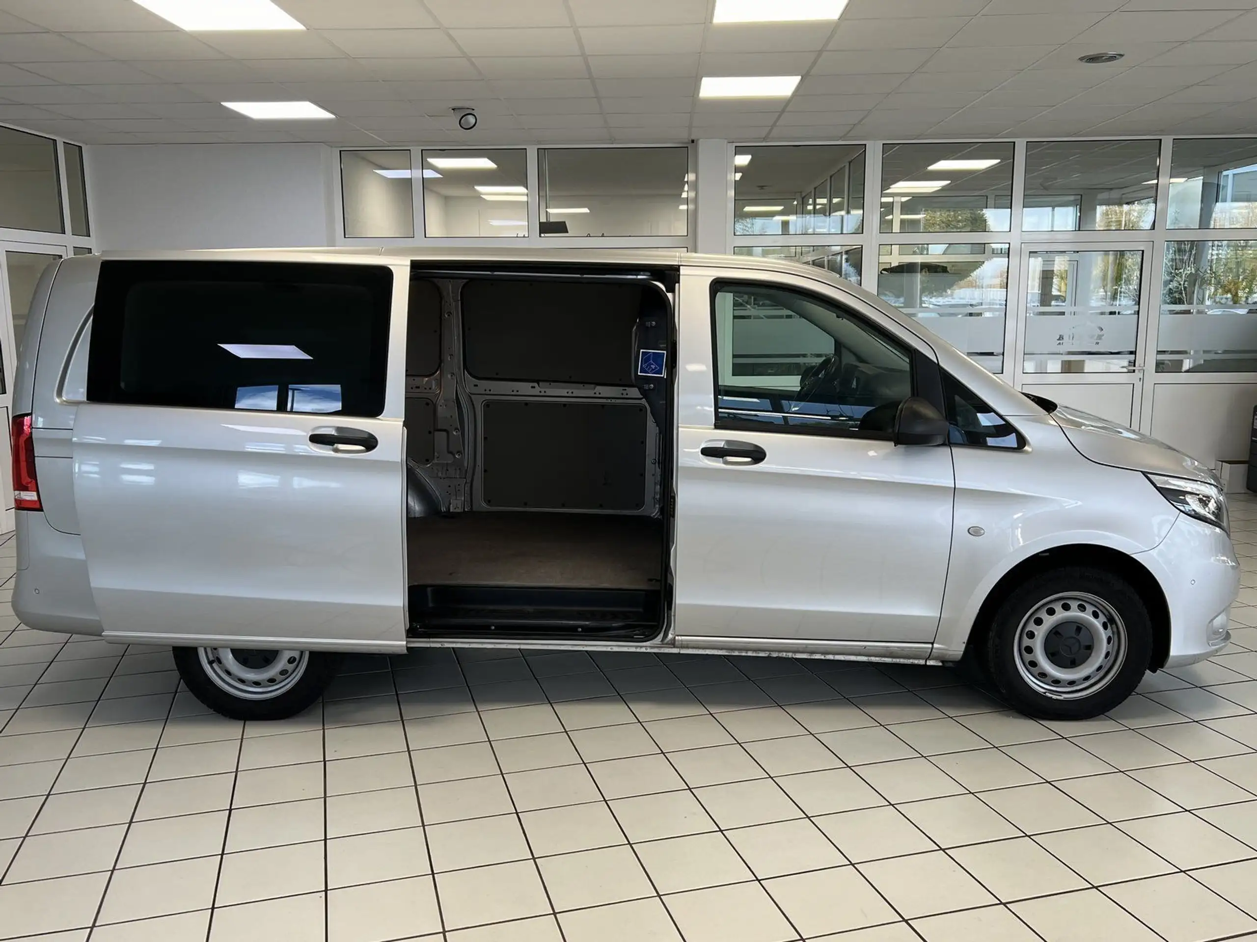 Mercedes-Benz - Vito