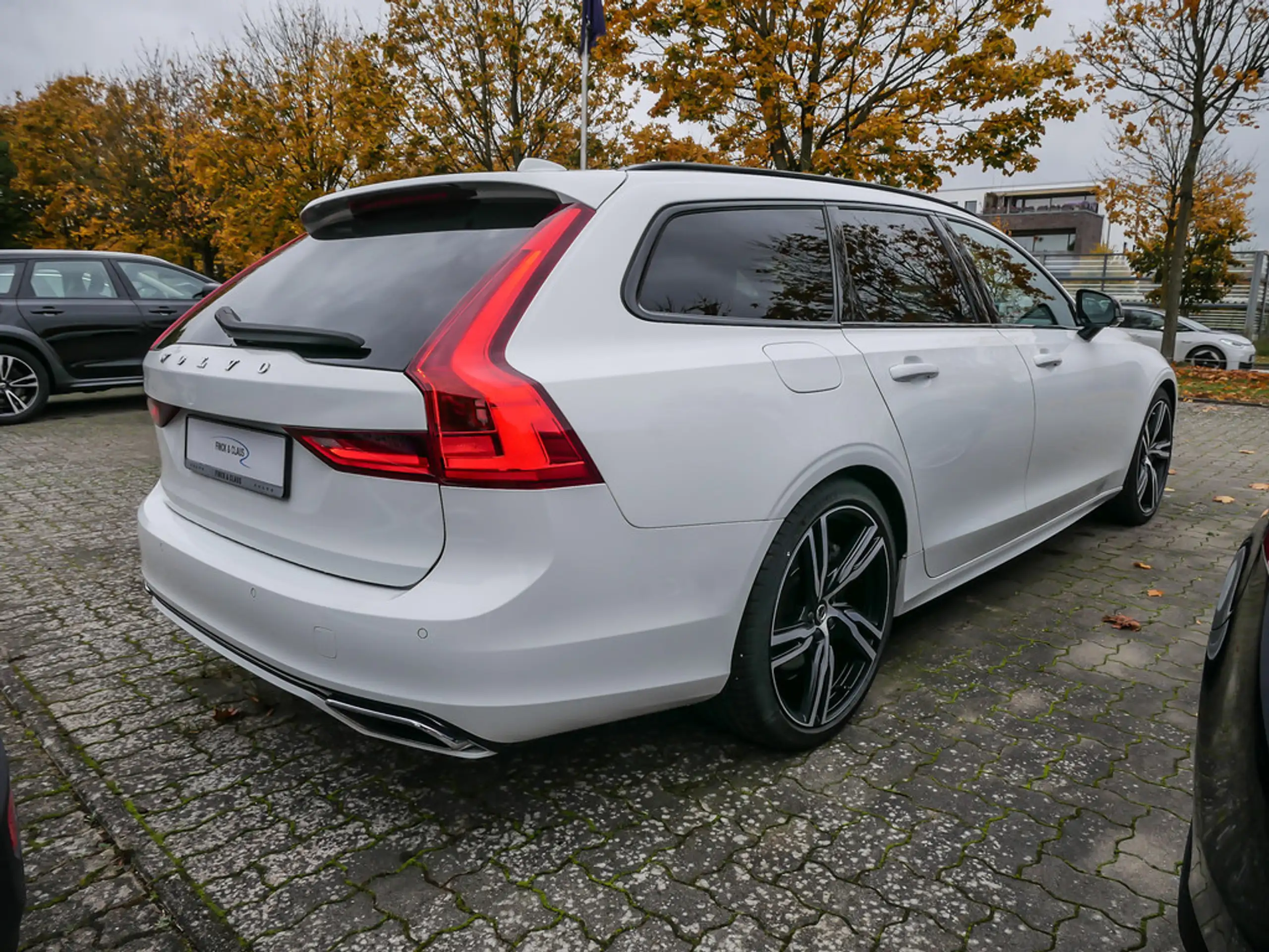 Volvo - V90