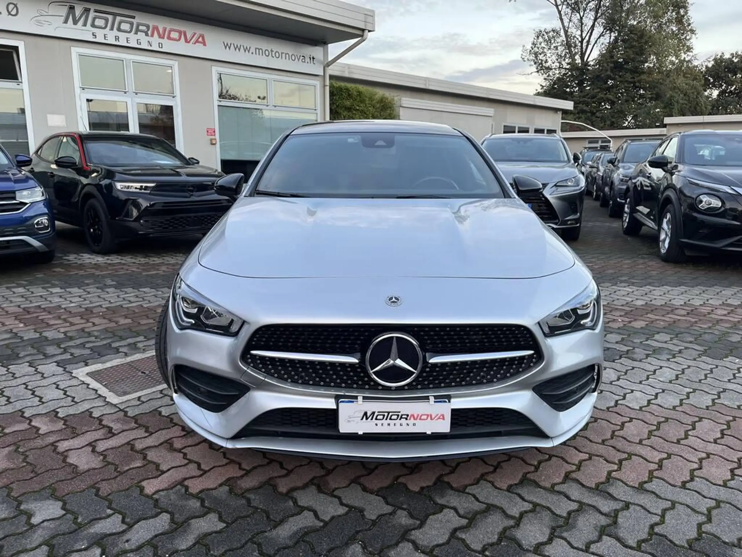 Mercedes-Benz - CLA 200