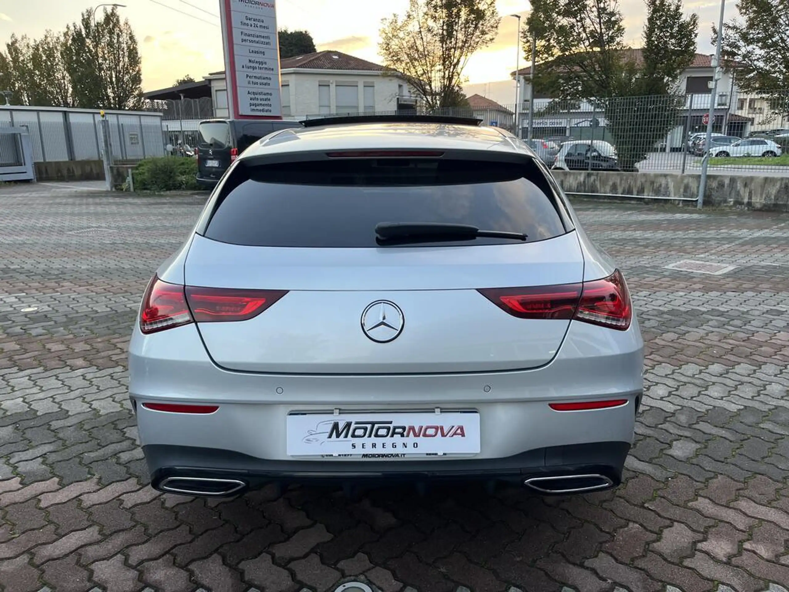 Mercedes-Benz - CLA 200