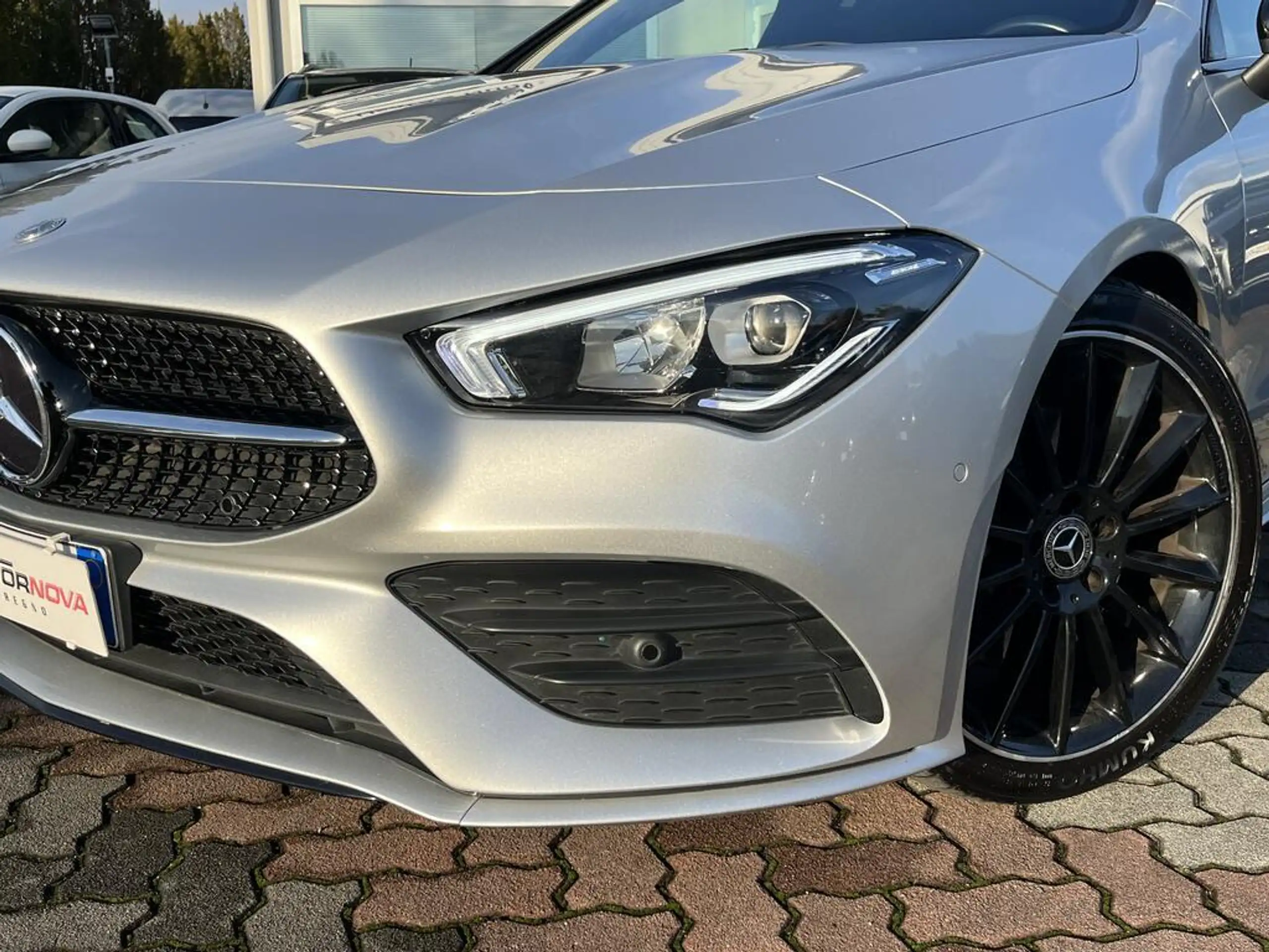 Mercedes-Benz - CLA 200