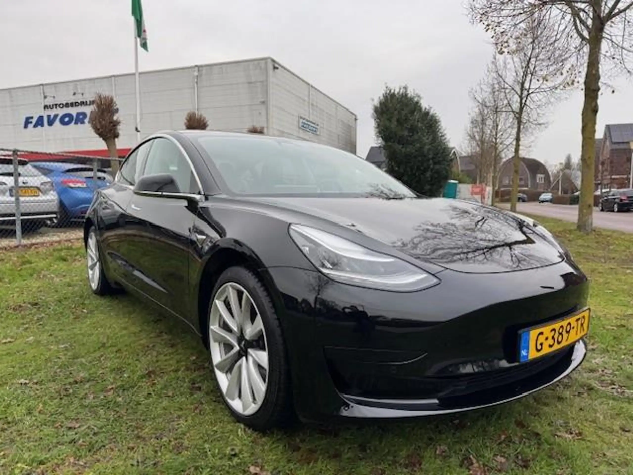 Tesla - Model 3