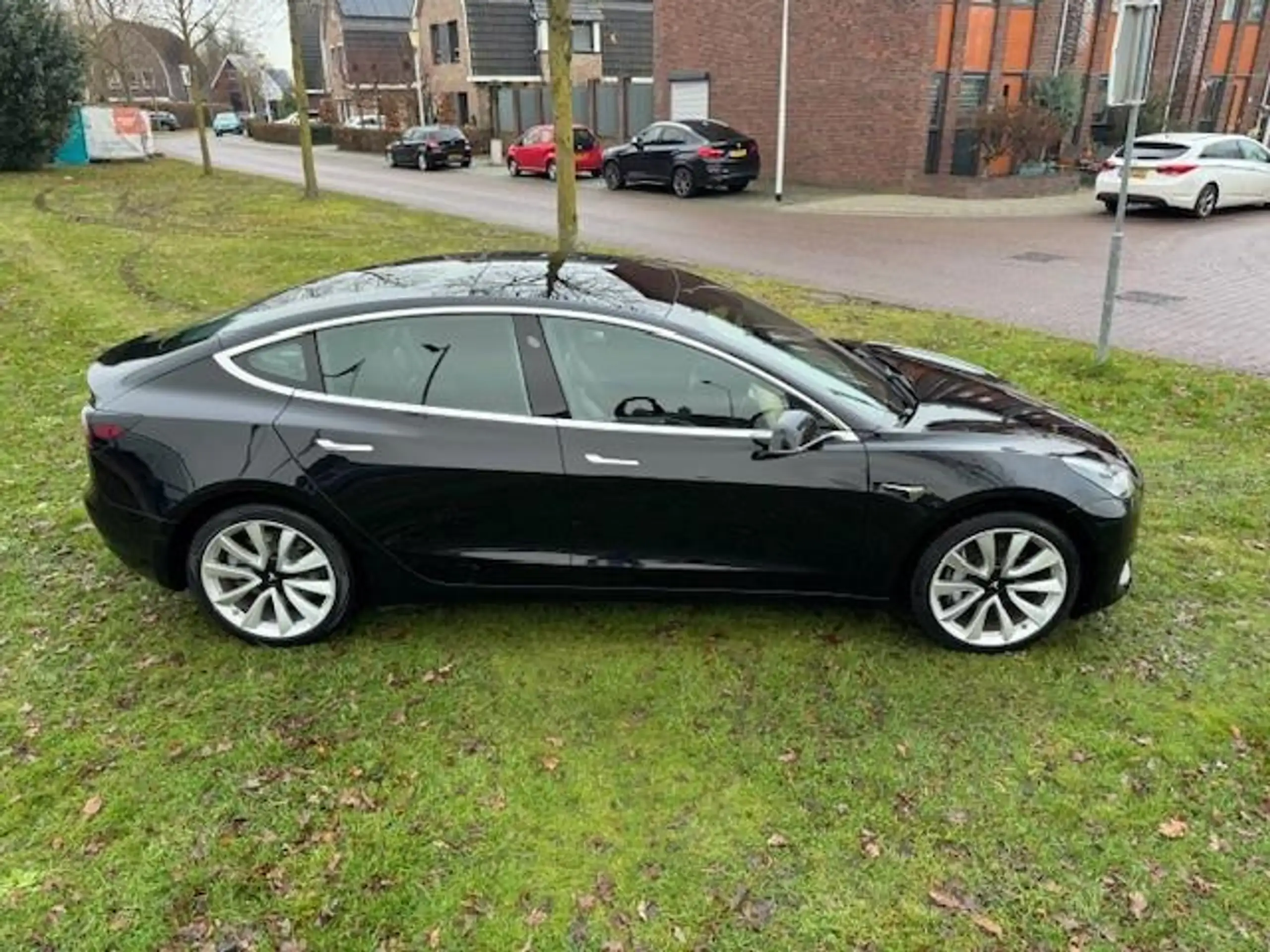 Tesla - Model 3